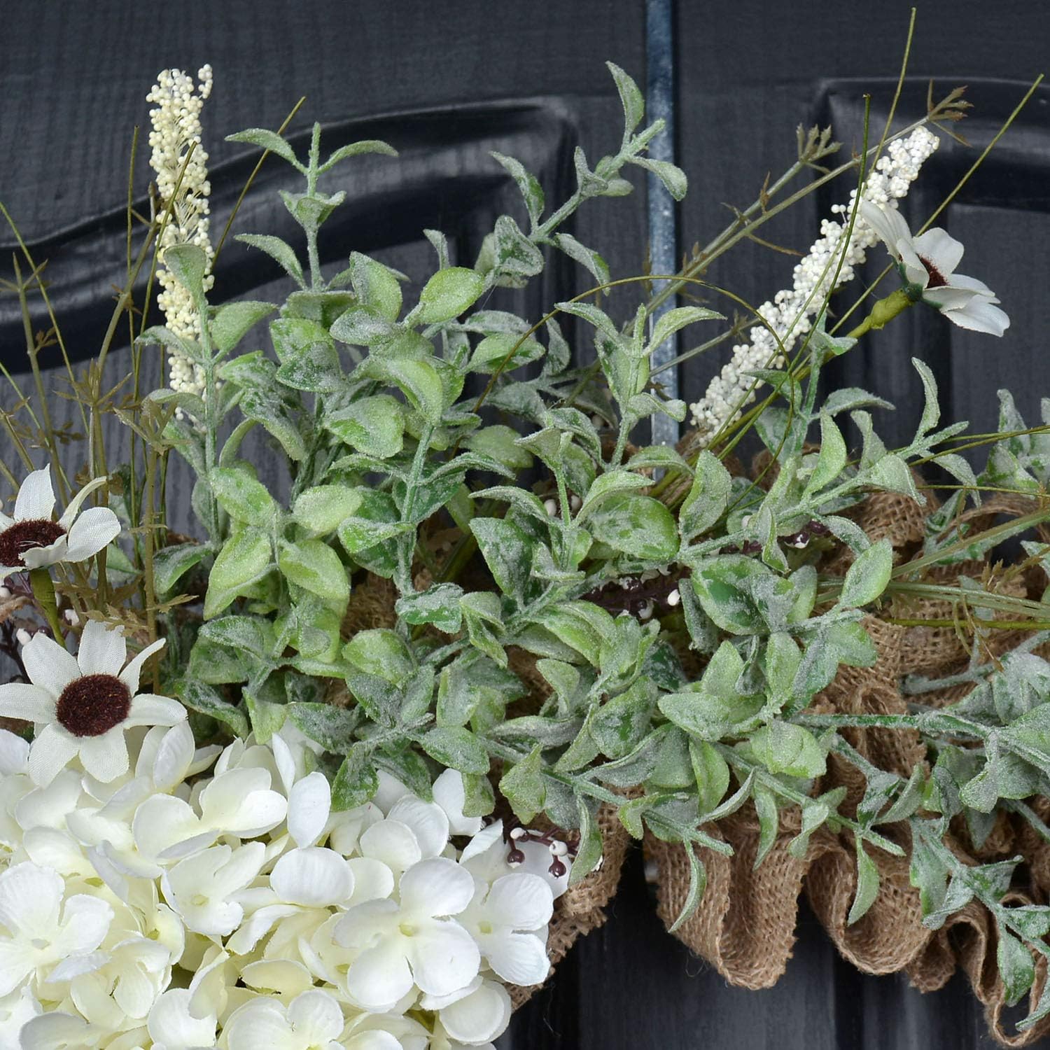 QUNWREATH Corona de arpillera para puerta delantera, corona de arpillera de 18 pulgadas, hecha a mano, corona de hortensias de granja  vid (blanco