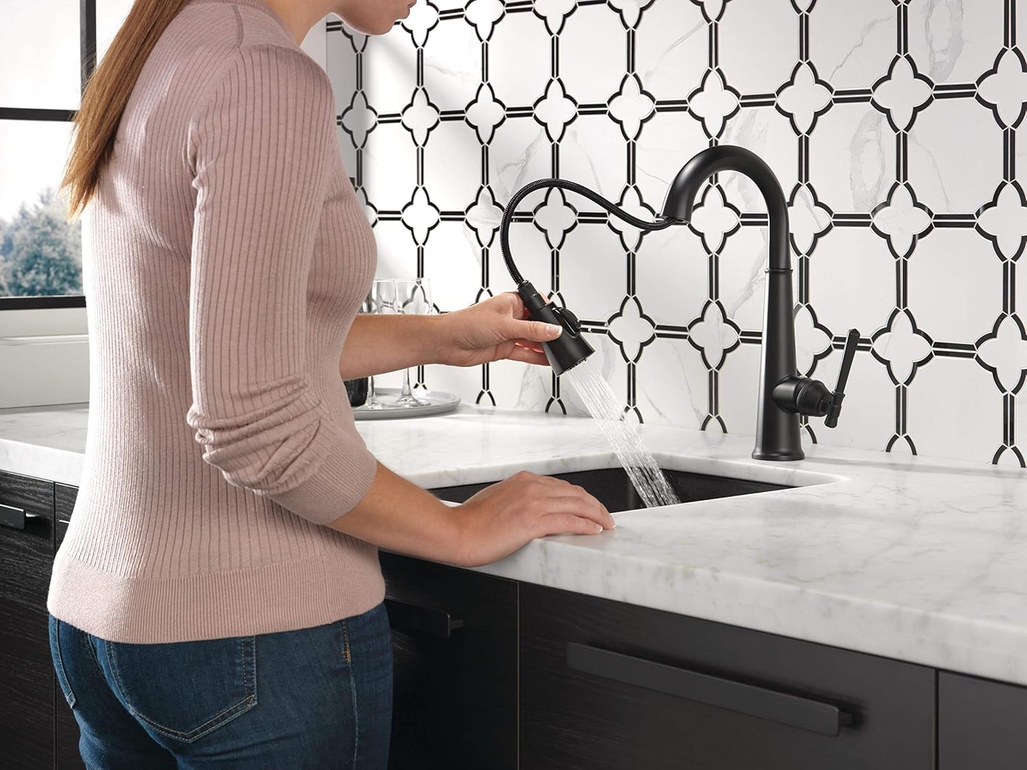 Delta Faucet Emmeline – Grifo de barra negro mate con rociador extraíble, grifo de fregadero de barra negra de un solo agujero, grifos de barra