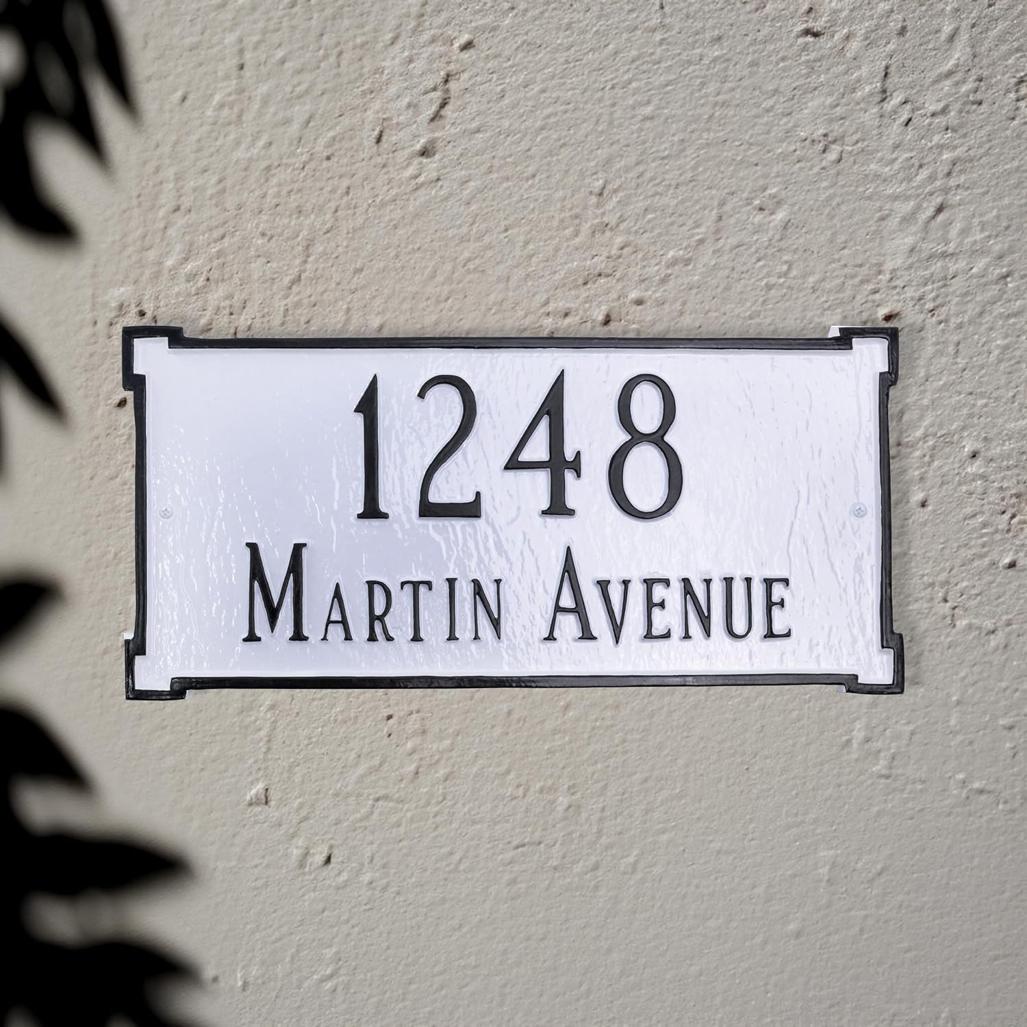 Placa de pared personalizada de metal fundido New Yorker TWO LINE – Letrero de dirección de montaje en pared para el hogar o al aire libre –