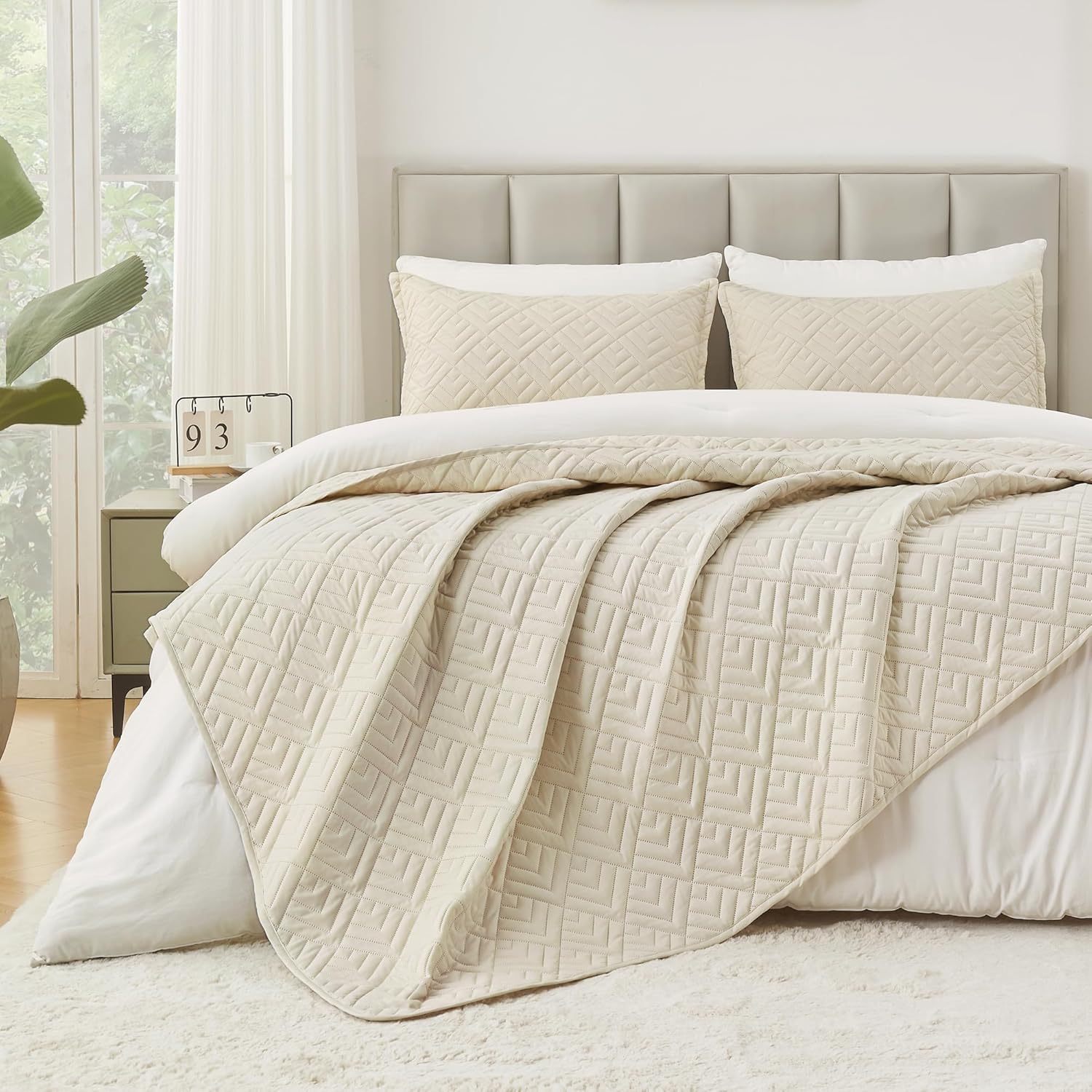 Litanika Juego de ropa de cama tamaño California King, colcha geométrica ultrasónica beige, colcha ligera y suave con patrón de cuadros modernos