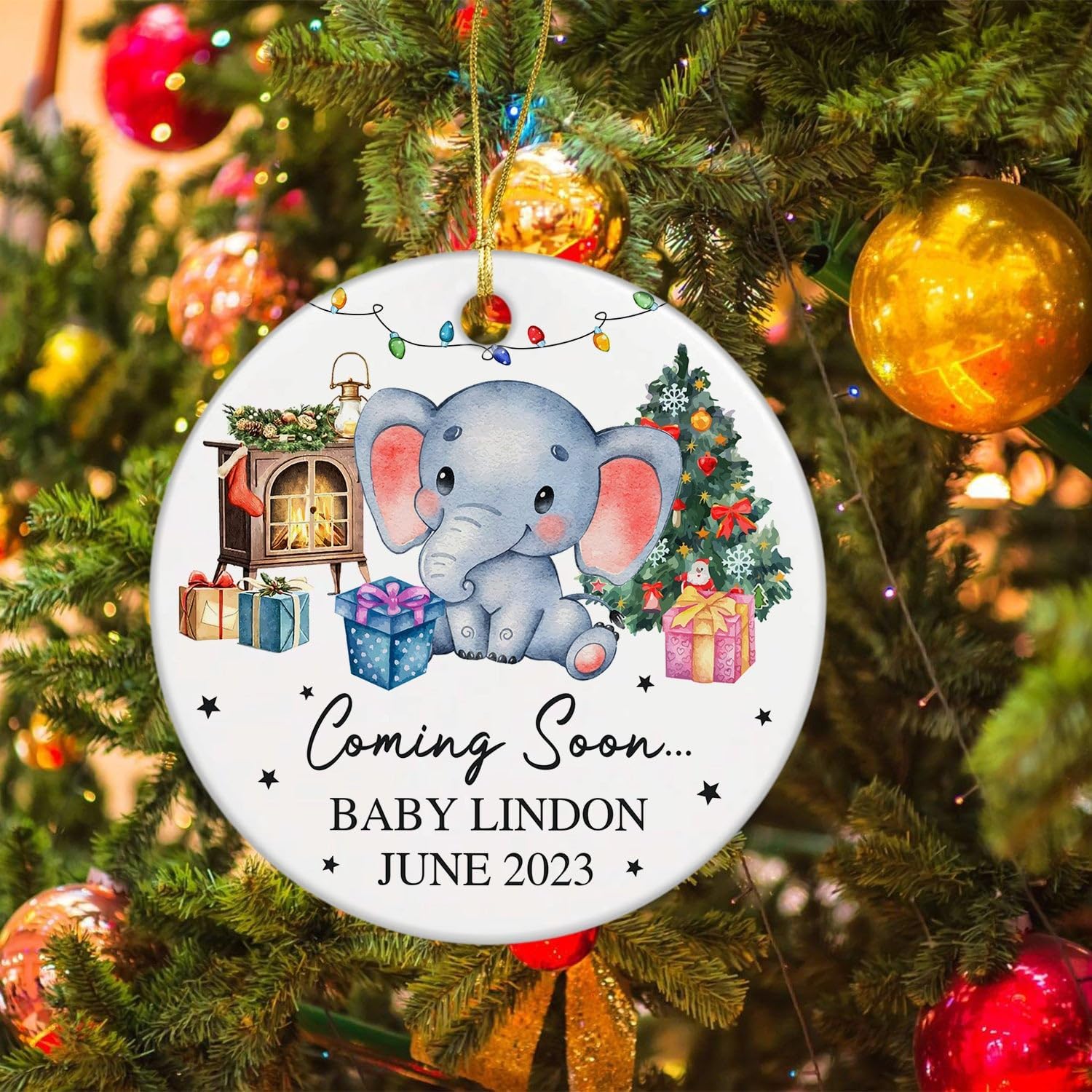 Coming Soon – Adorno de Navidad 2023 para bebé, nombre de bebé personalizado y fecha, elefante bebé con caja de regalo, adorno de árbol de Navidad,