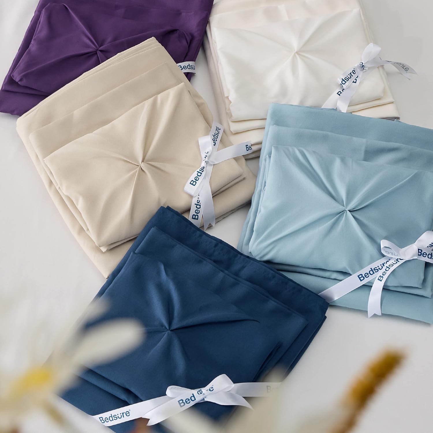 Bedsure Juego de edredón de color morado claro tamaño King, juego de ropa de cama King de 7 piezas, ropa de cama con pintuck en una bolsa, juego de