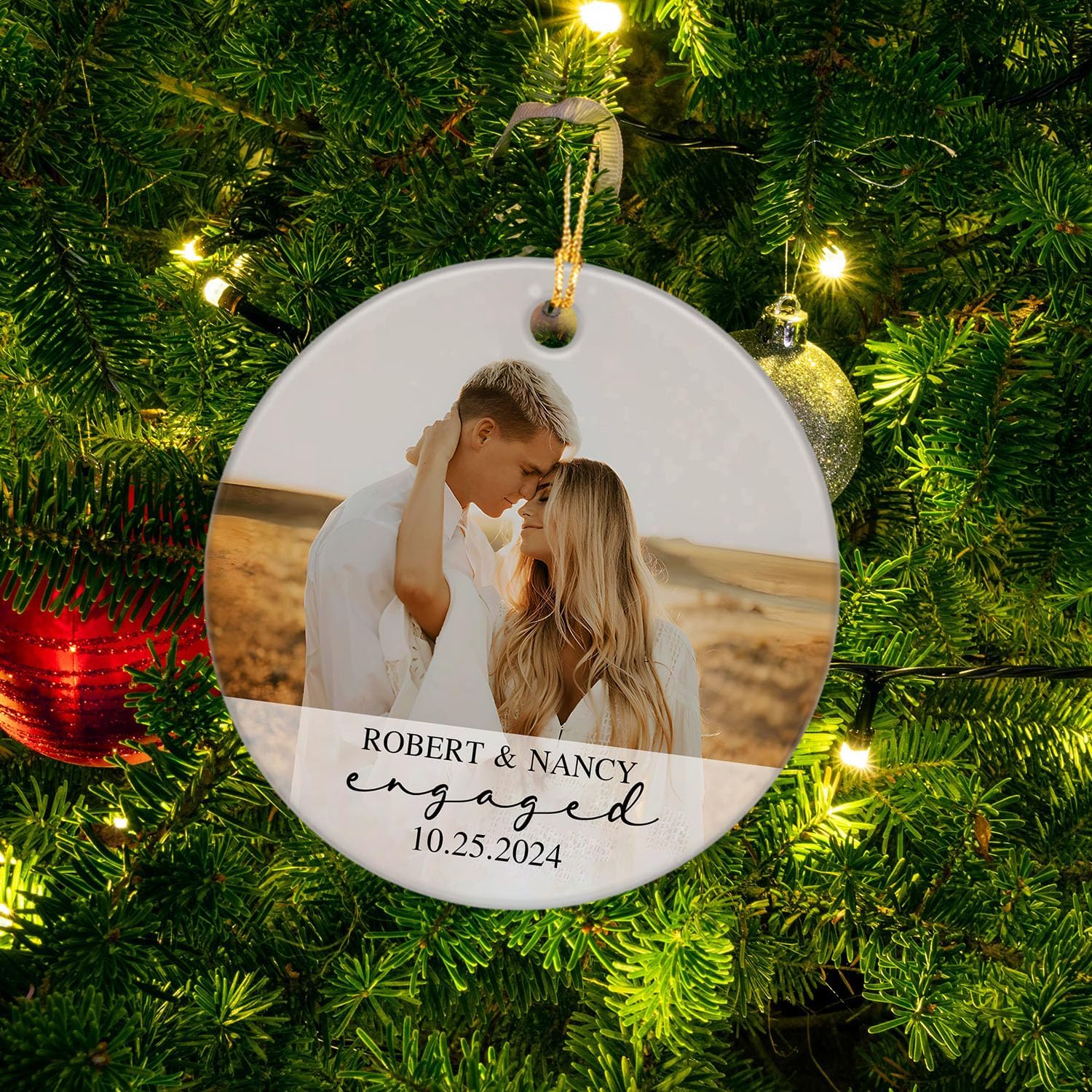 Adorno de recuerdo de pareja recién comprometida 2024, adorno de cerámica de Navidad de compromiso personalizado para parejas, regalo personalizado