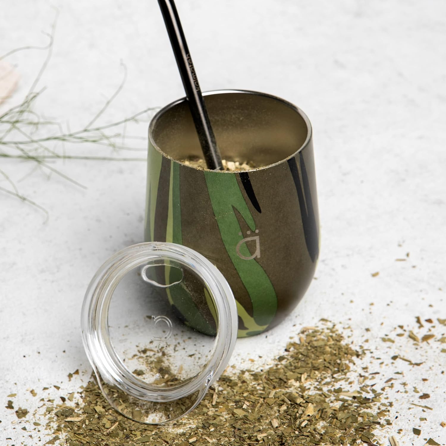 Kalmateh Yerba Mate Gourd – Acero inoxidable de doble pared con tapa sin BPA, filtro de bombilla y limpiador de bombilla, verde camuflaje, 8 onzas