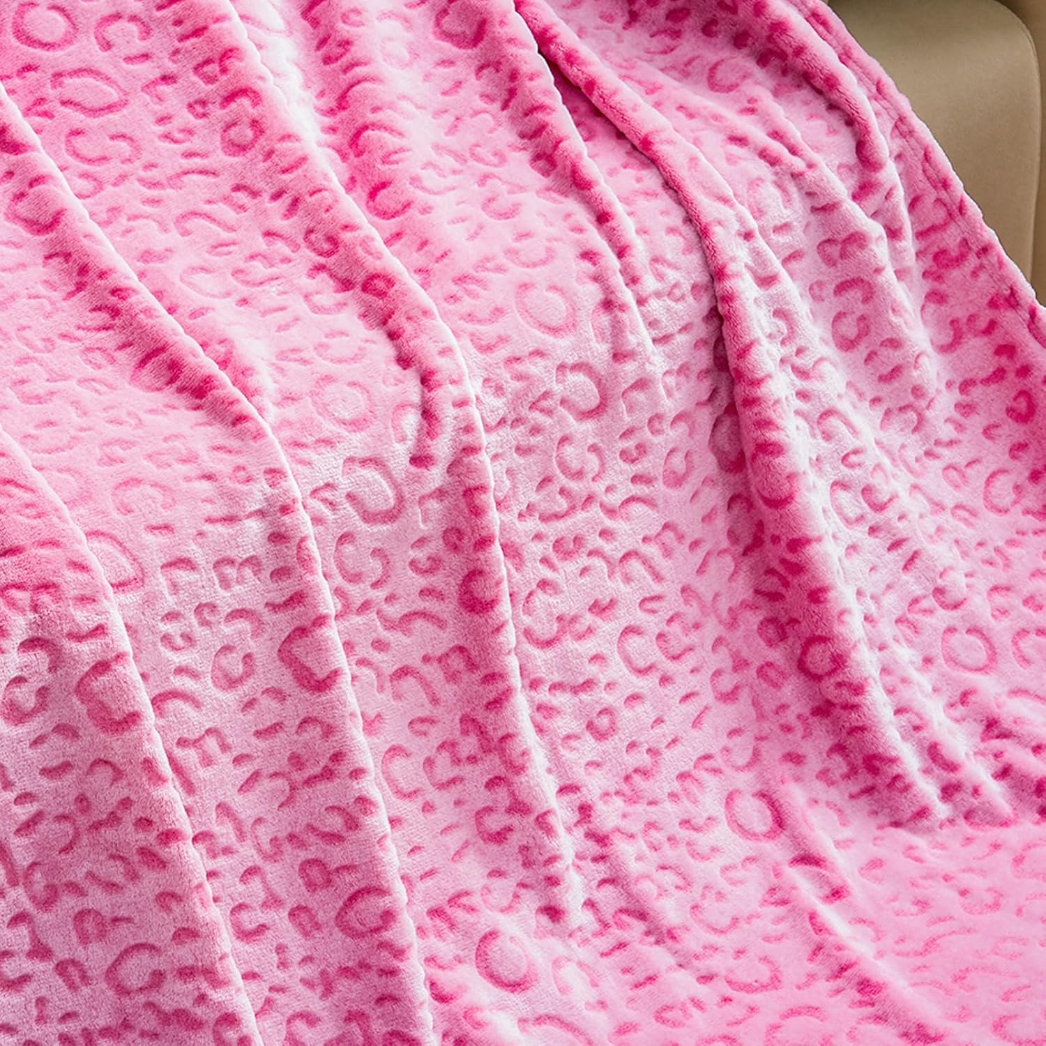Vessia Manta con estampado de leopardo para sofá, cama, sofá, suave y acogedora manta de guepardo rosa intenso para decoración de todas las