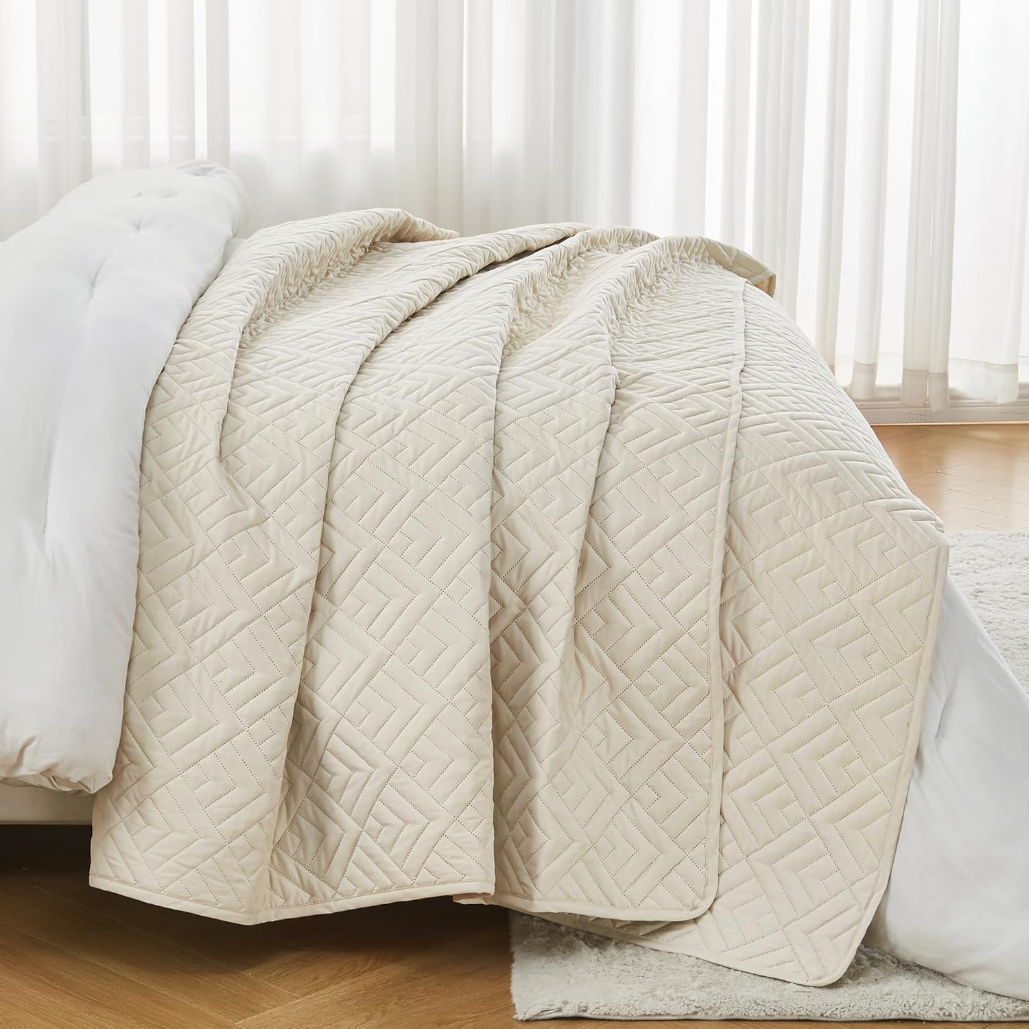 Litanika Juego de ropa de cama tamaño California King, colcha geométrica ultrasónica beige, colcha ligera y suave con patrón de cuadros modernos