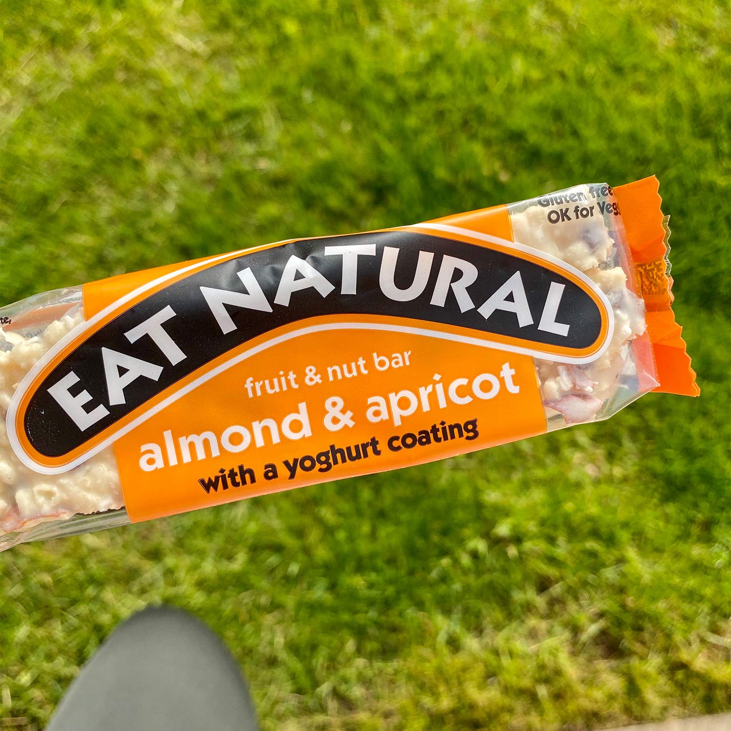 Eat Natural Barra de Frutas y Nueces con Recubrimiento de Almendra Albaricoque y Yogur, 5.29 oz