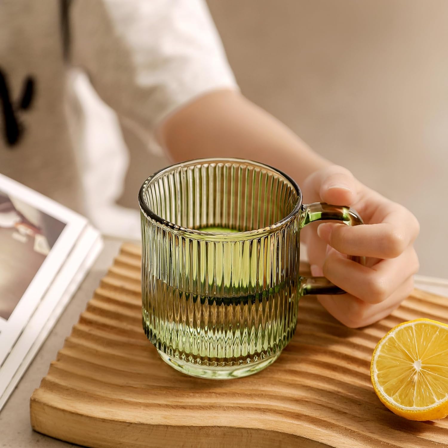 Lysenn Taza de café de vidrio con tapa, taza de té de vidrio clásica con rayas verticales de alta calidad, para leche, té, chocolate, jugo, agua,