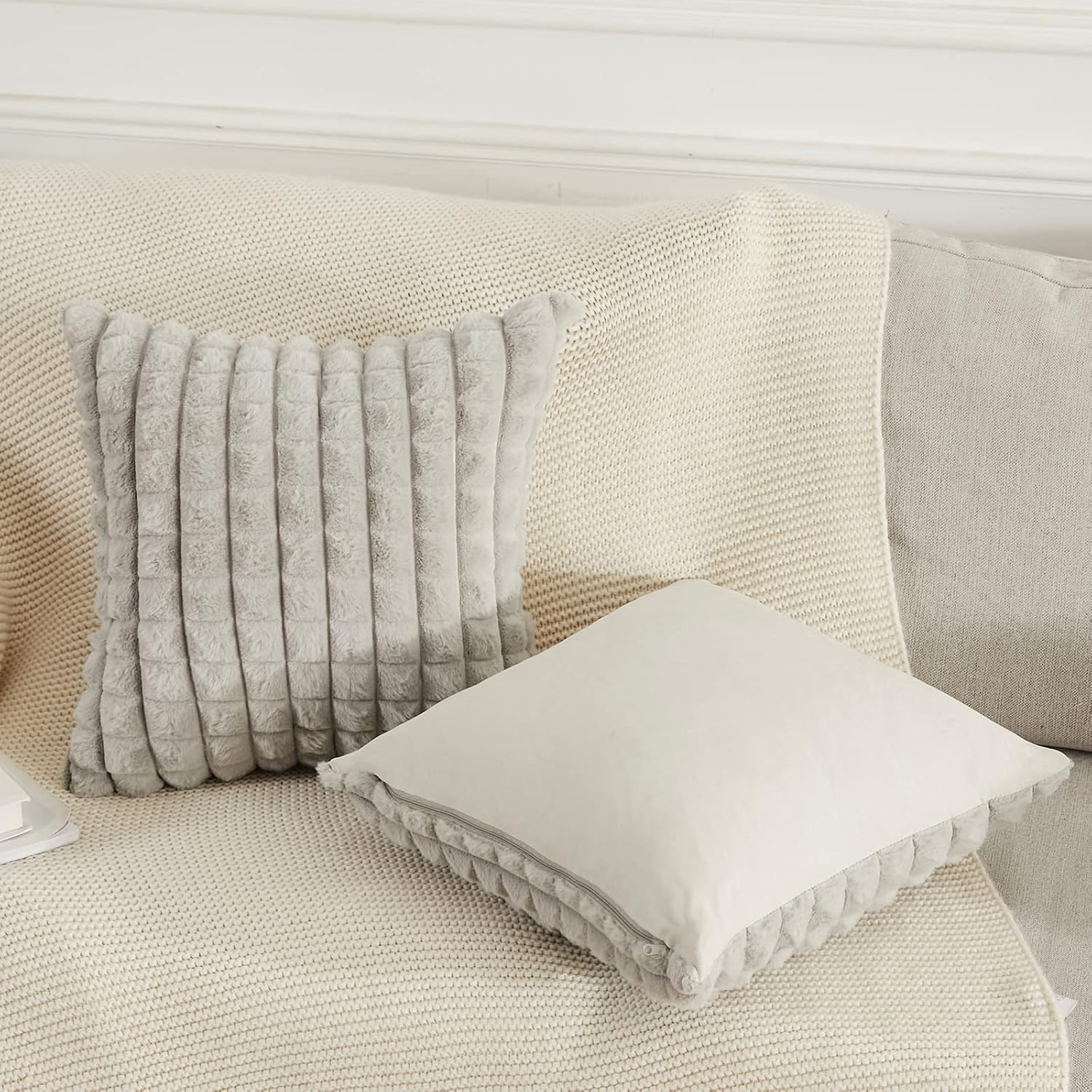Juego de 2 fundas de almohada de felpa de piel sintética de 22 x 22 pulgadas, fundas de almohada cuadradas decorativas suaves y acogedoras para
