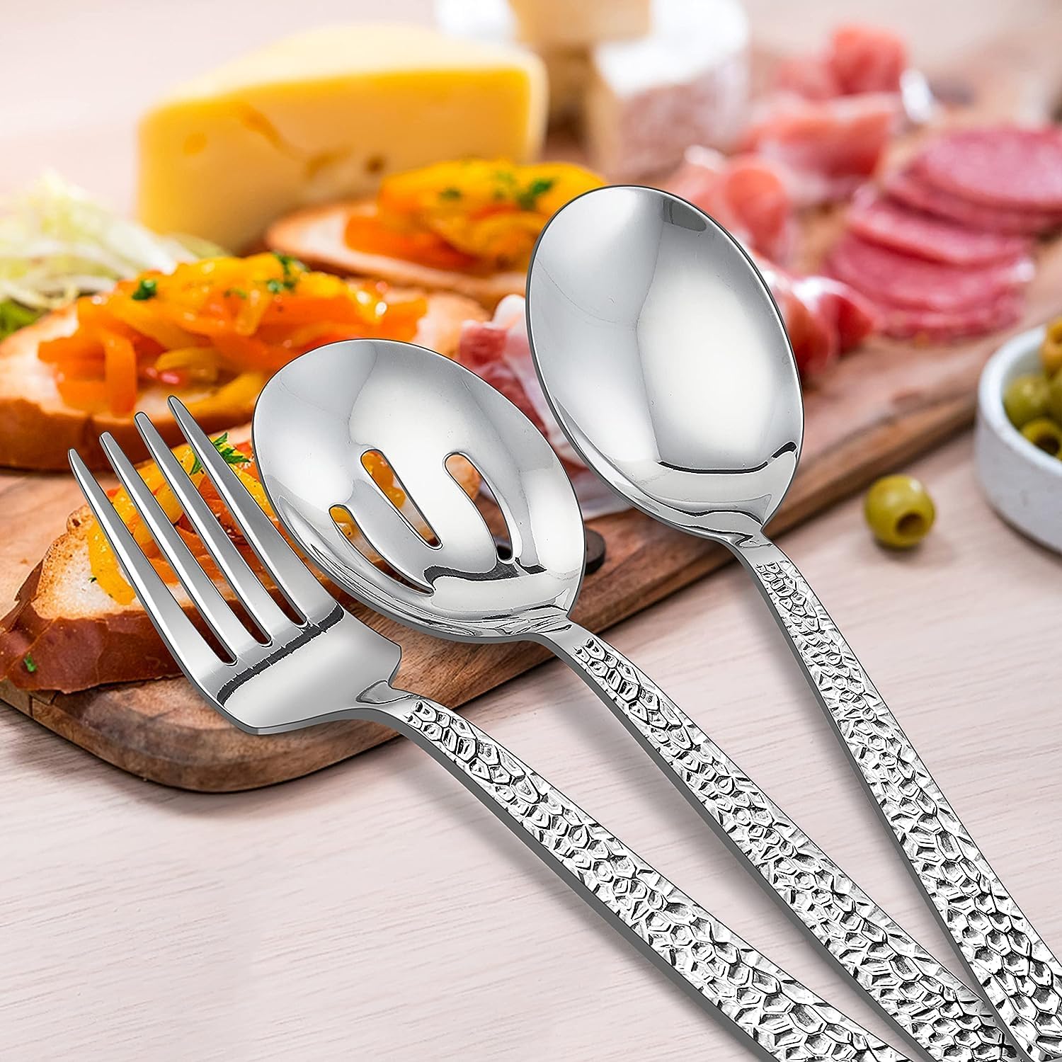 E-far Cucharas martilladas, juego de 4 utensilios de acero inoxidable para servir, 2 cucharas sólidas, 2 cucharas ranuradas, cucharadas de metal