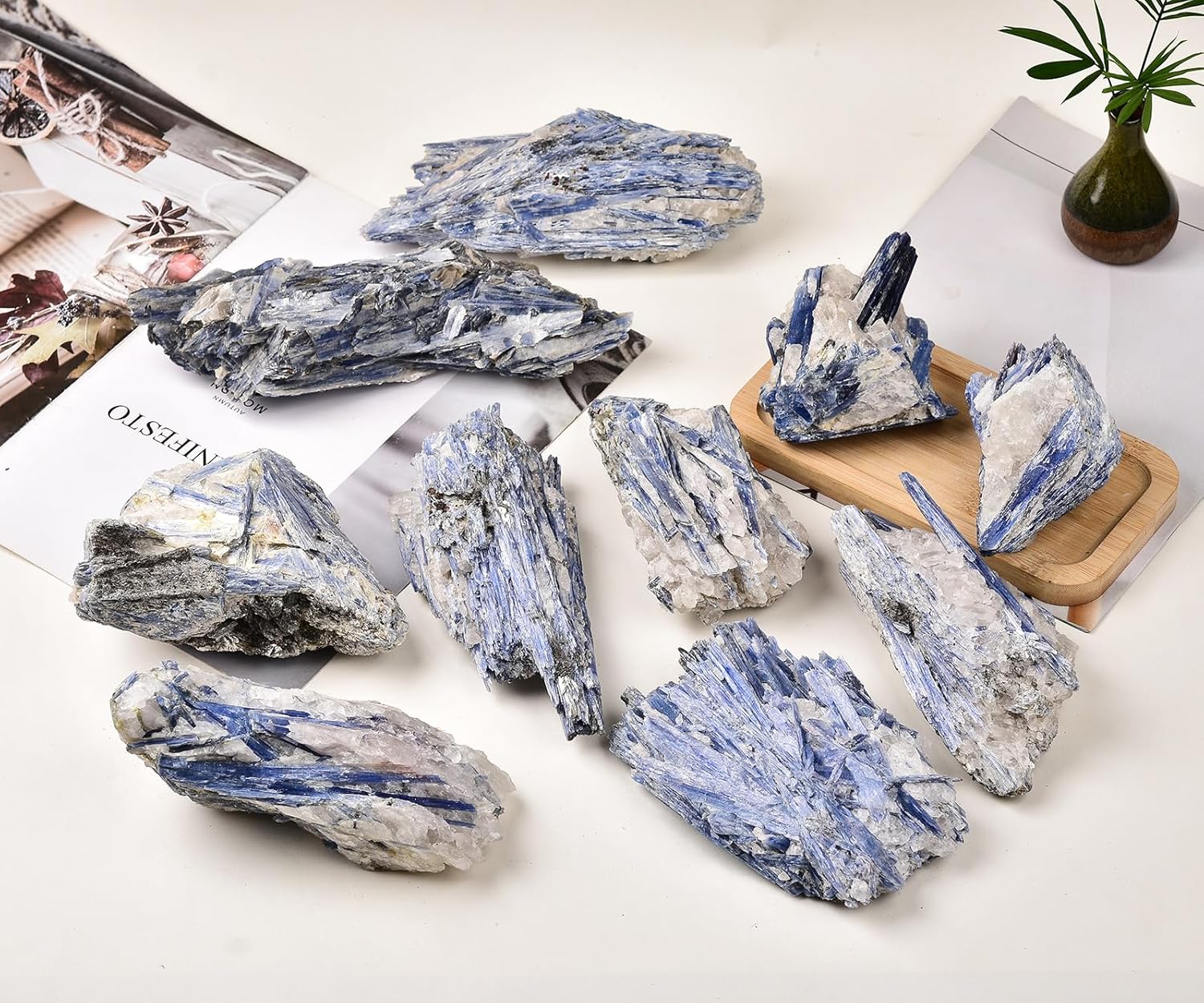 JIC Gem Cristal curativo mineral bruto natural de cianita azul crudo irregular para decoración del hogar, 1 pieza de 1.54 a 1.98 libras