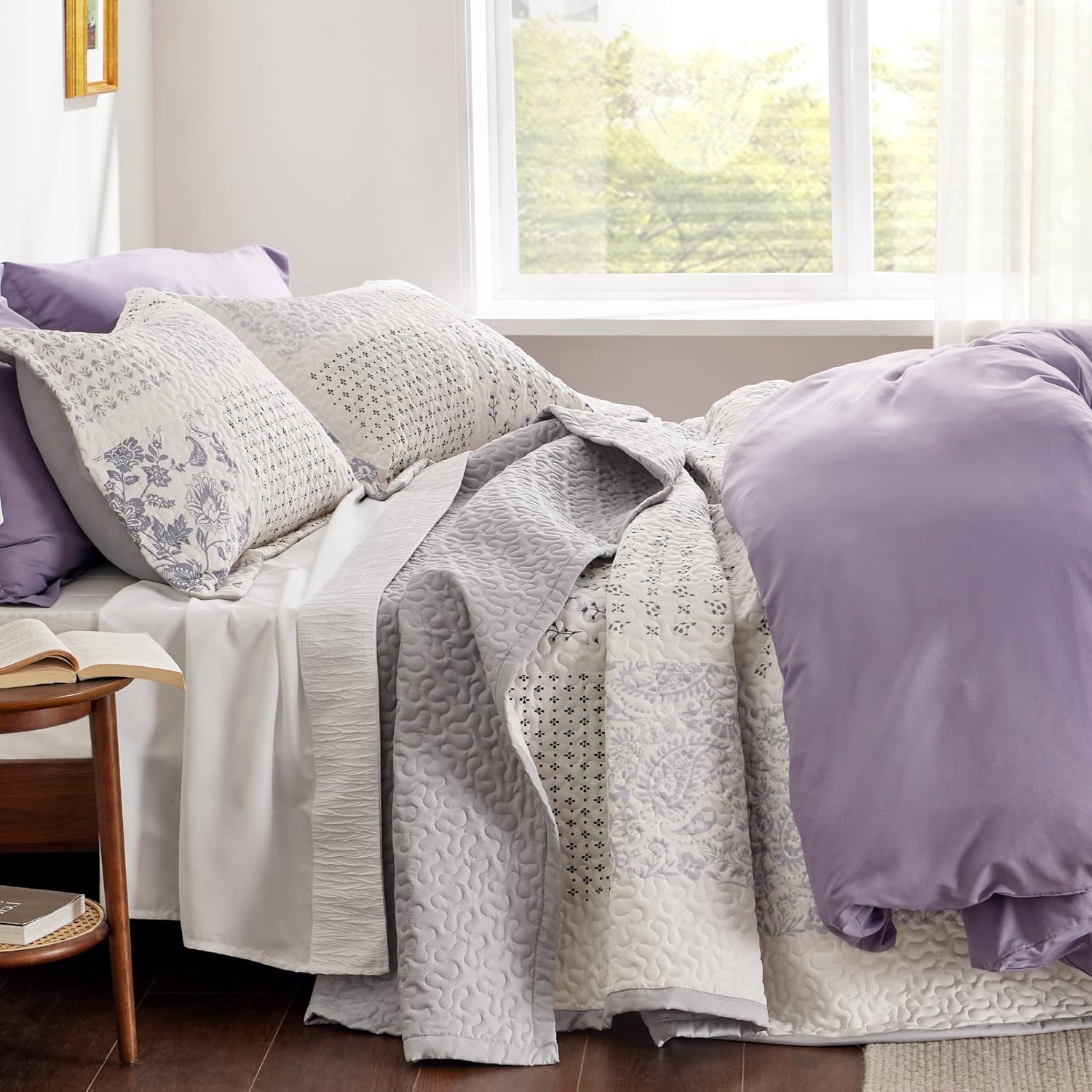 Bedsure Juego de edredón de retazos tamaño King, juego de ropa de cama de edredón beige y gris, colcha ligera de 3 piezas, colcha de microfibra con