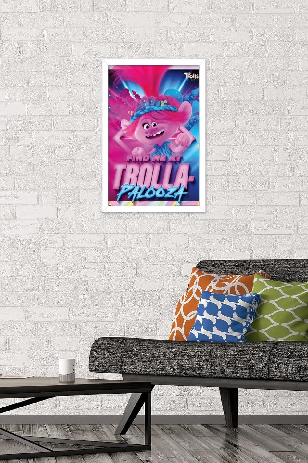 Trends International Trolls Band Together – Póster de pared de amapola, 14.72 x 22.37 pulgadas, versión enmarcada en blanco
