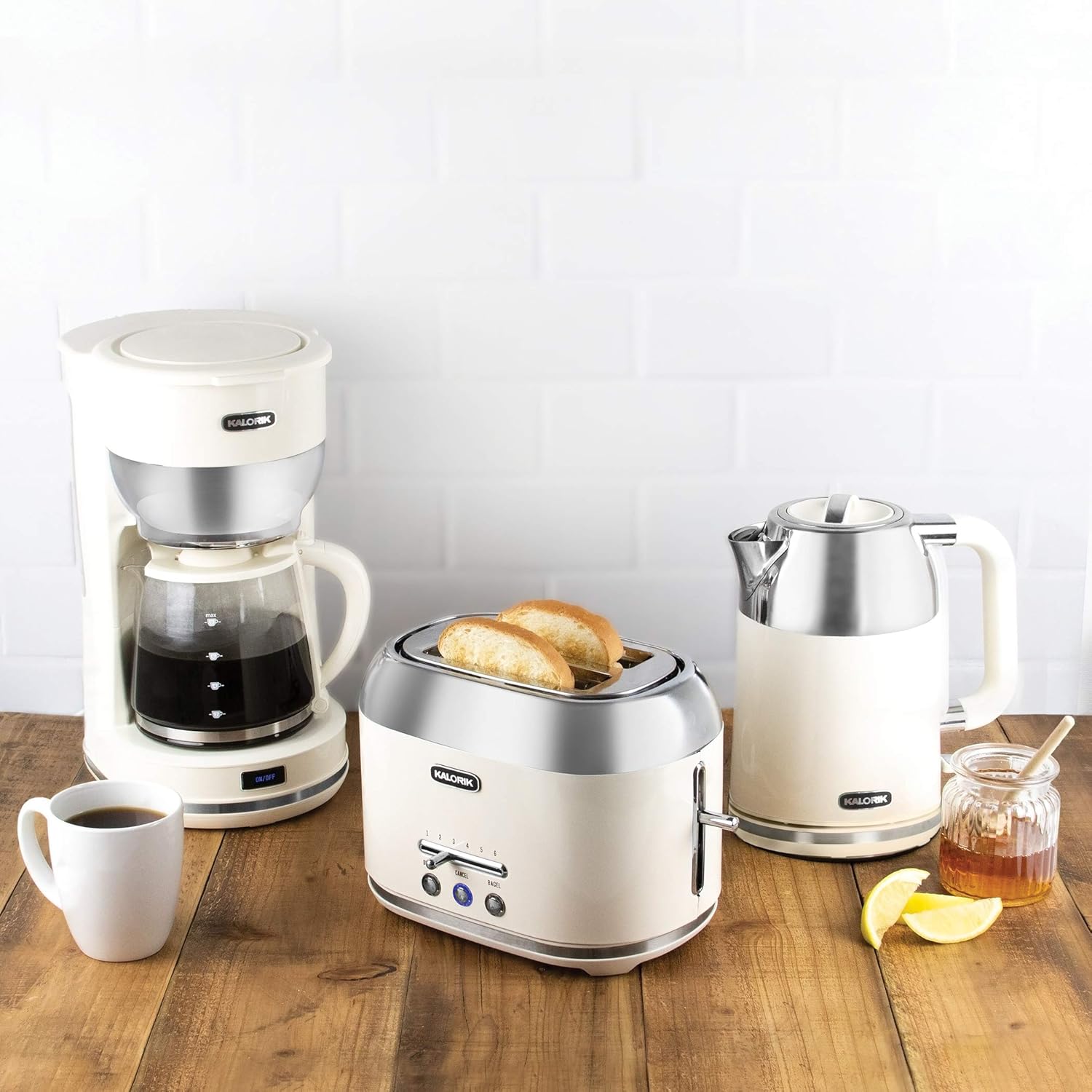 Kalorik Cafetera retro Mid-Century de 10 tazas, color crema