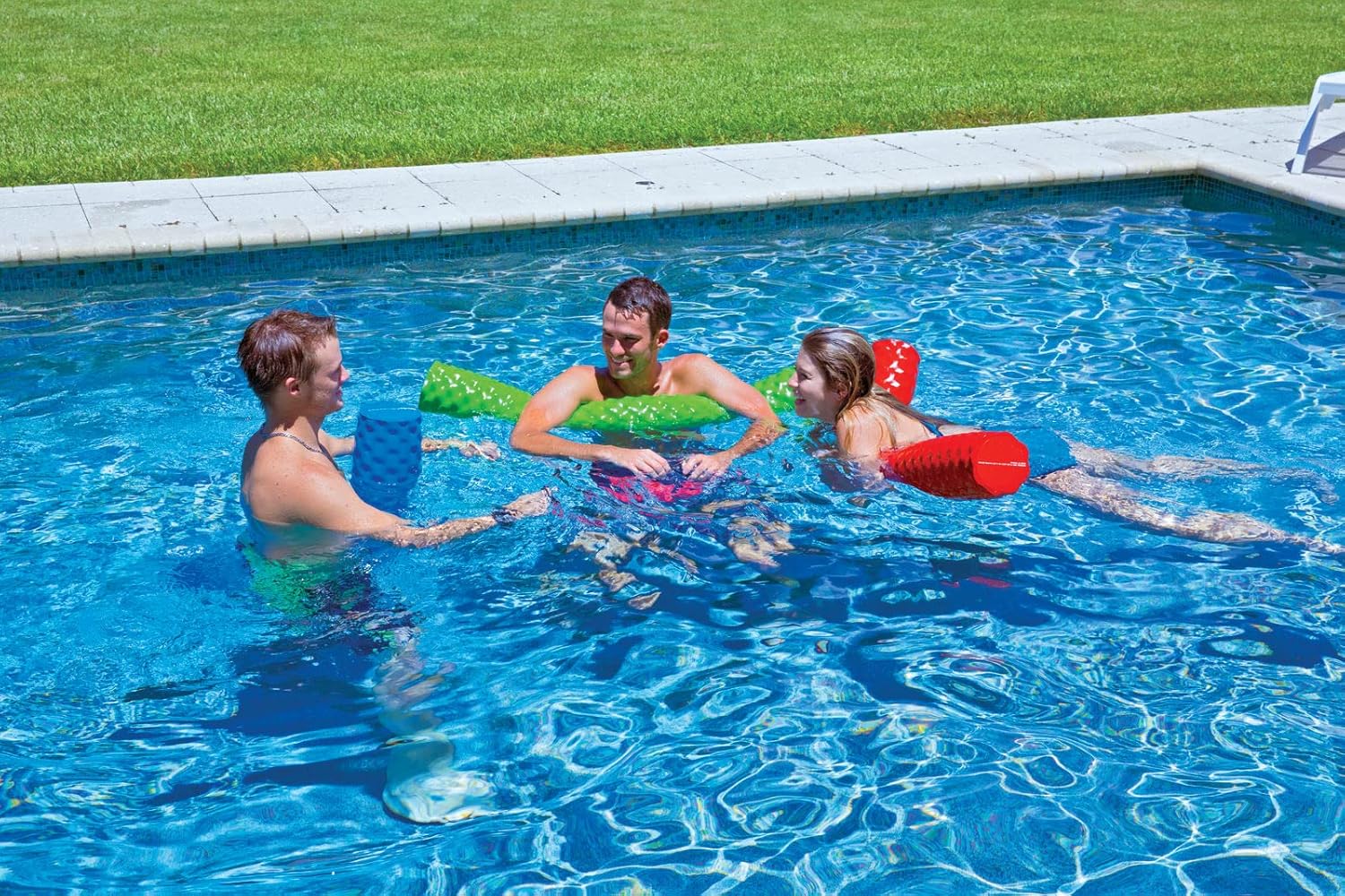 Ultimate – Colchón flotante de espuma para piscina, blanco, 2.25 pulgadas de grosor y Wow World of Watersports 17-2060B – Fideos de espuma suave de