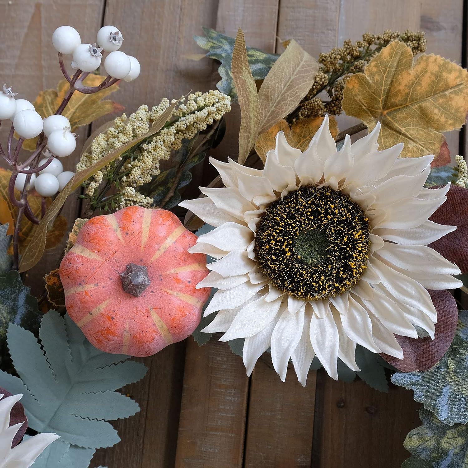 idyllic Calabazas artificiales de 20 pulgadas con girasoles blancos con hojas verdes y amarillas, corona de flores para puerta delantera, pared