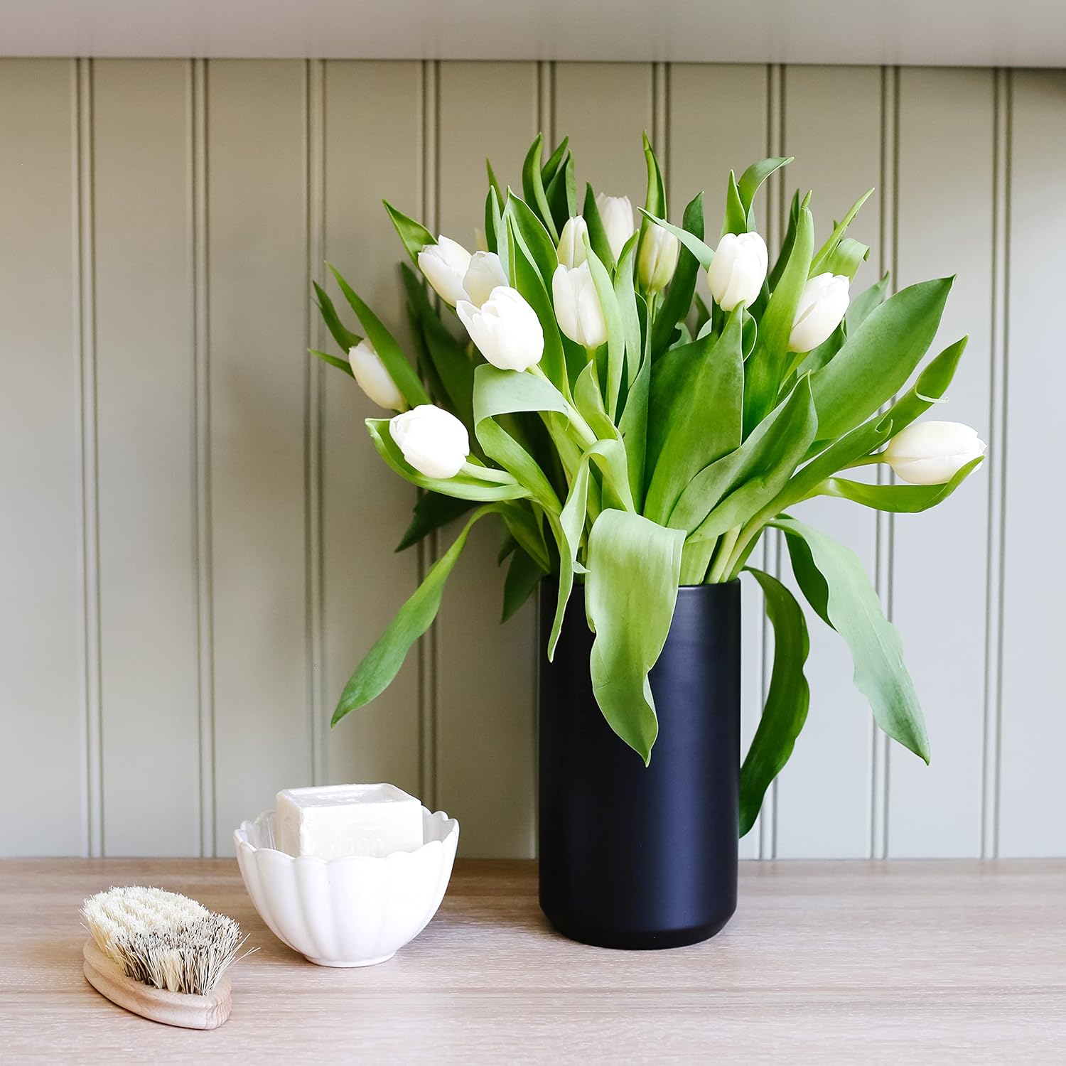 Jarrones altos de cerámica blanca y negra de 8 pulgadas para decoración del hogar, jarrón simple y neutro para flores, mesa o estante (negro, 2)