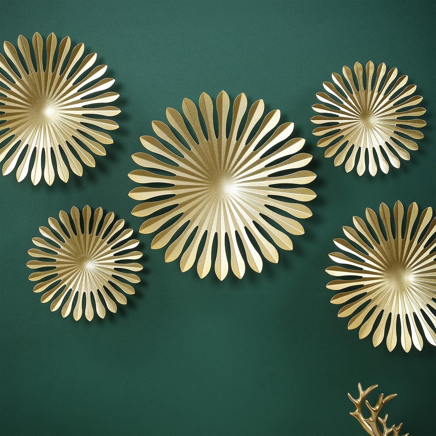 BOTAOYIYI Juego de 5 arte de pared dorado para pared, decoración de pared con diseño de explosión solar dorada, acento moderno de metal, decoración