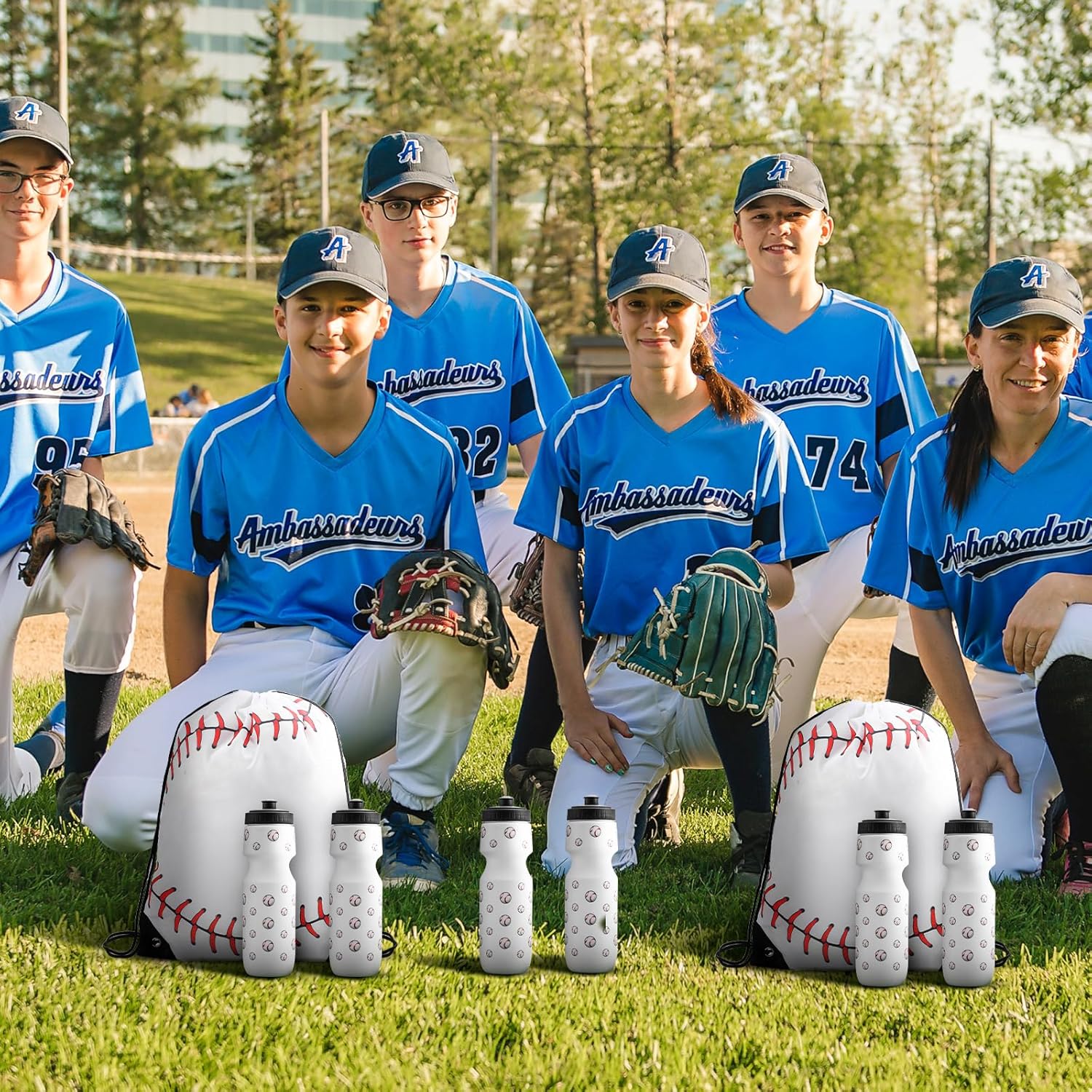 Sunnyray 12 piezas de regalos de fiesta de béisbol, 6 bolsas de béisbol de 13 x 17 pulgadas con cordón y 6 vasos deportivos de béisbol de 24 onzas,