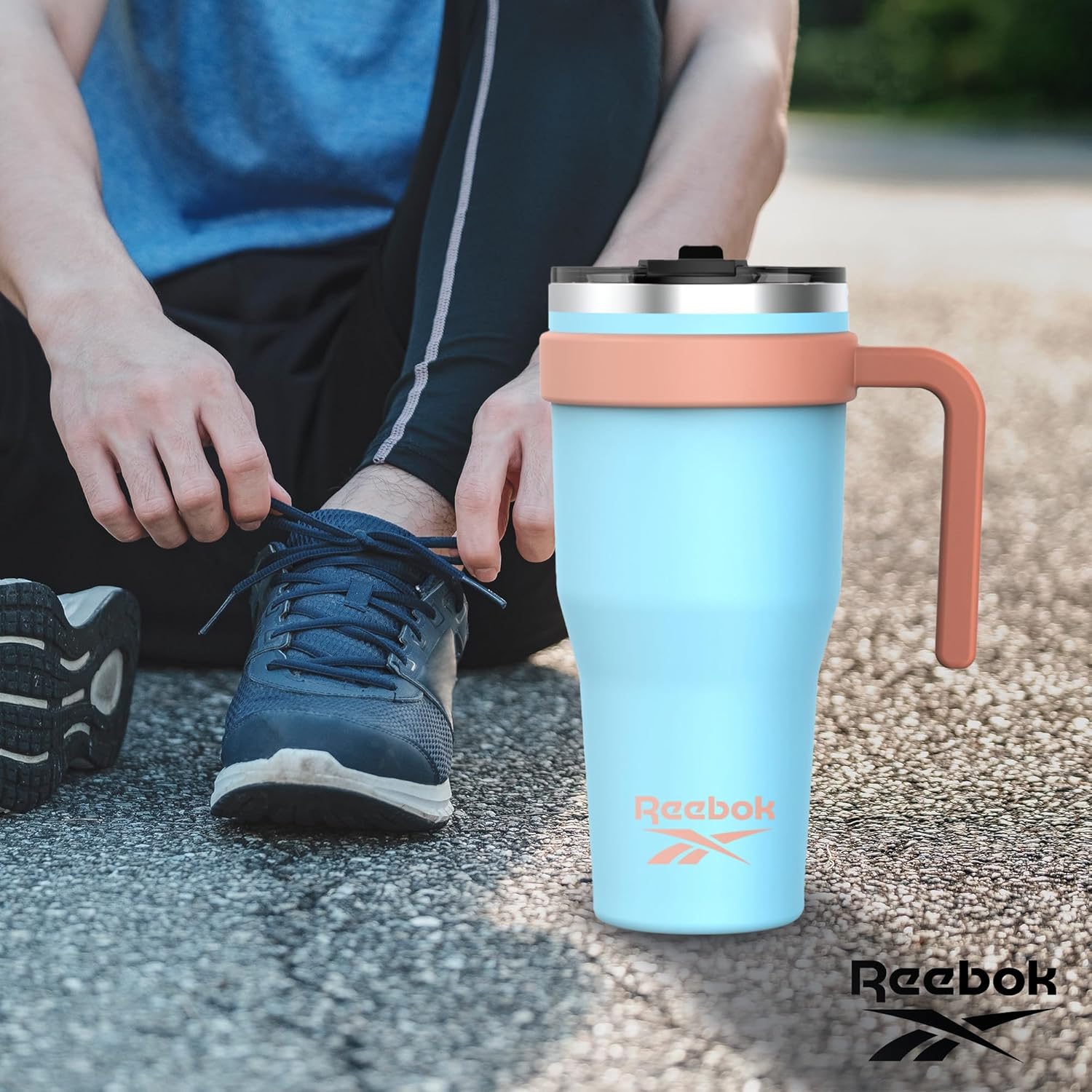 Reebok Vaso de acero inoxidable con asa, vaso de 40 onzas en dos tonos, vaso de doble pared aislado al vacío, vaso a prueba de fugas para hombres y