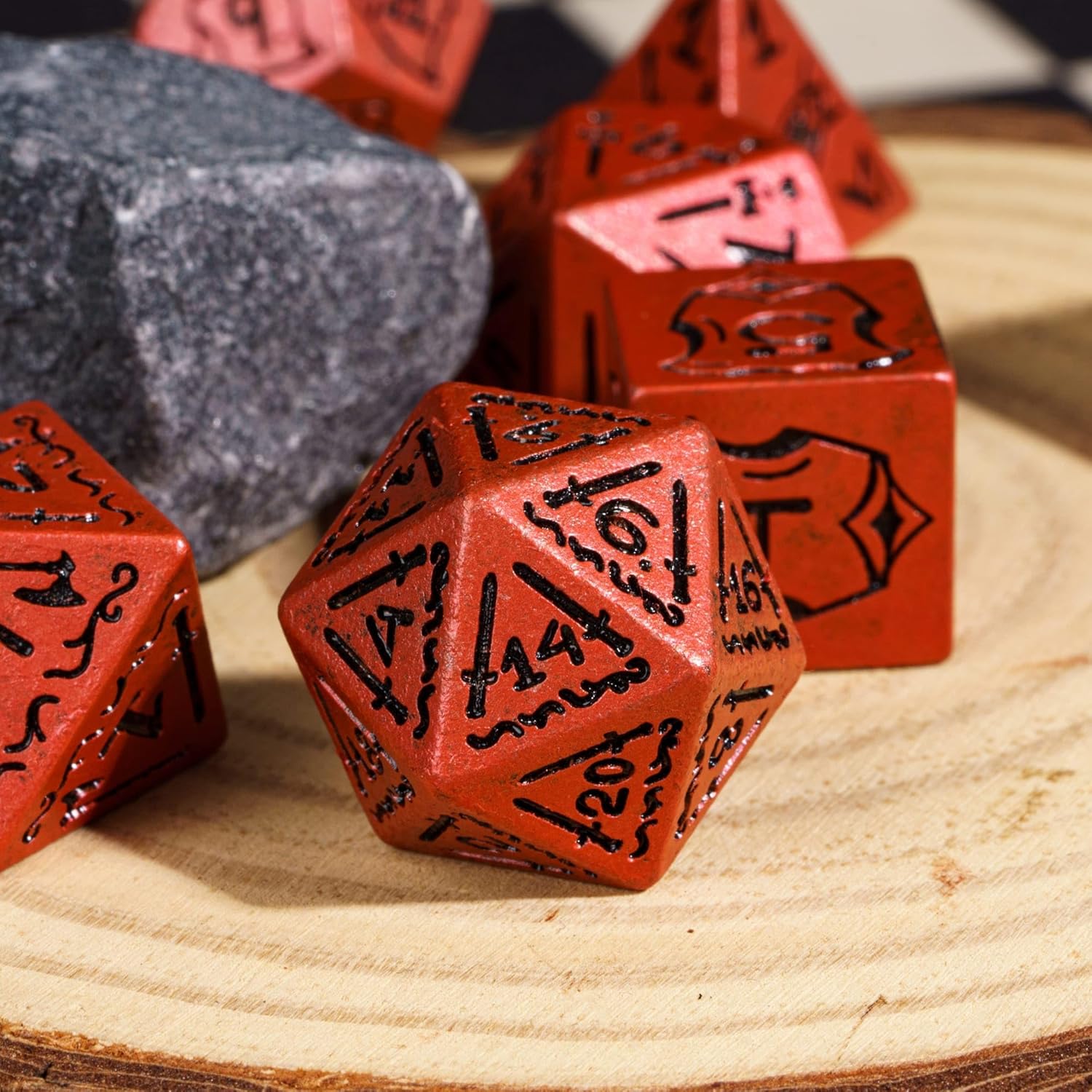 DND – Juego de dados poliédricos de 7 piezas con escudo y patrón de espada para juegos de rol de Calabozos y Dragones y juegos de mesa (naranja)