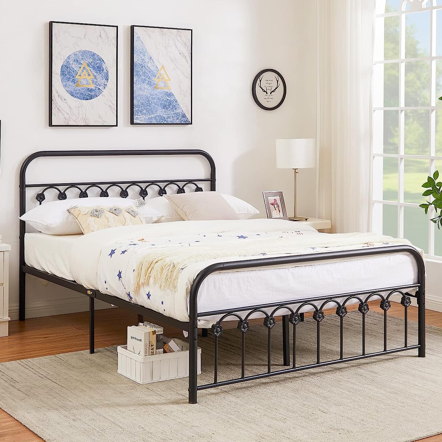 VECELO Base de cama clásica de metal con cabecera y estribo de estilo victoriano, no necesita somier, tamaño Queen