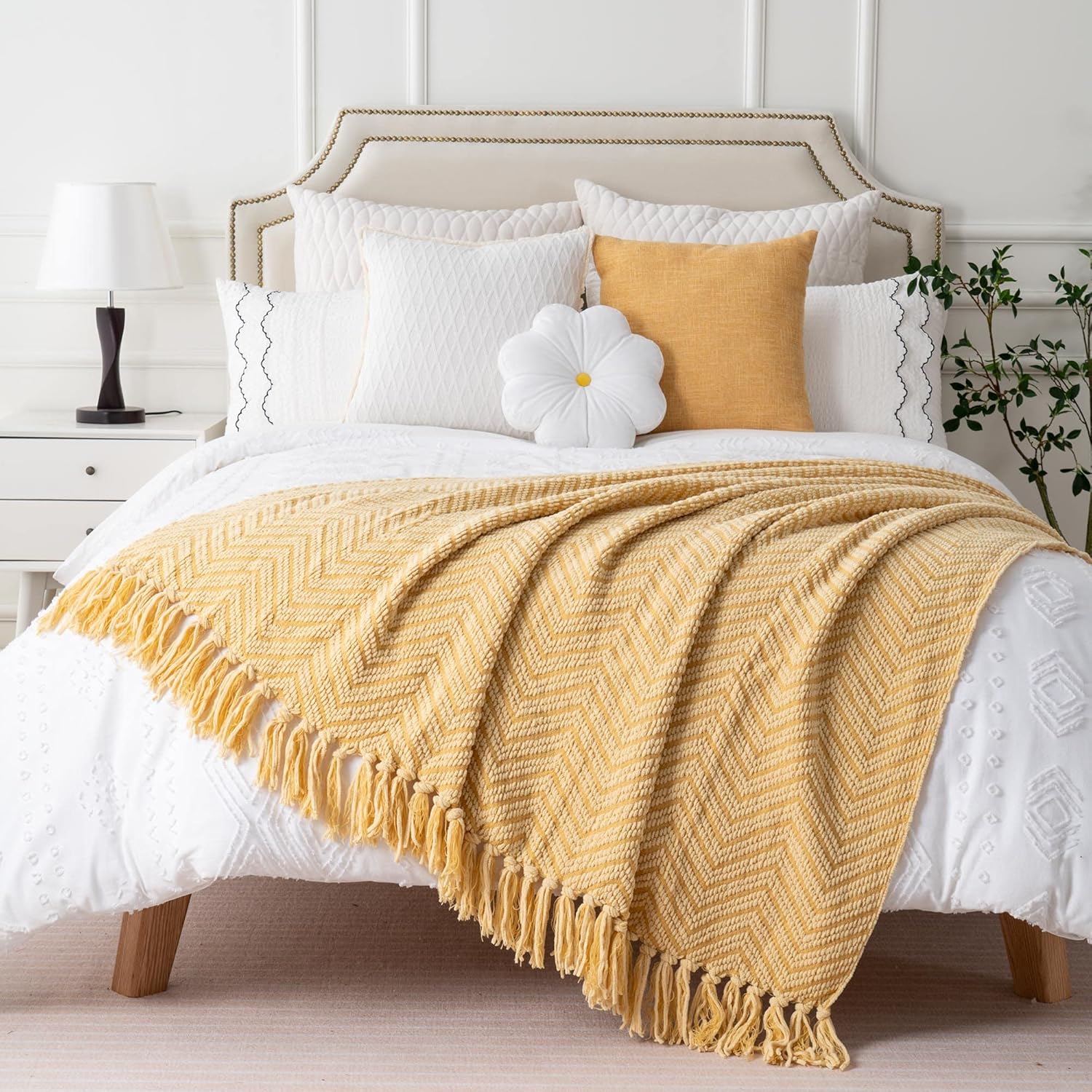 BATTILO HOME Manta dorada para sofá, manta de punto amarillo versátil para silla, manta supersuave y cálida mostaza con borlas para cama individual,
