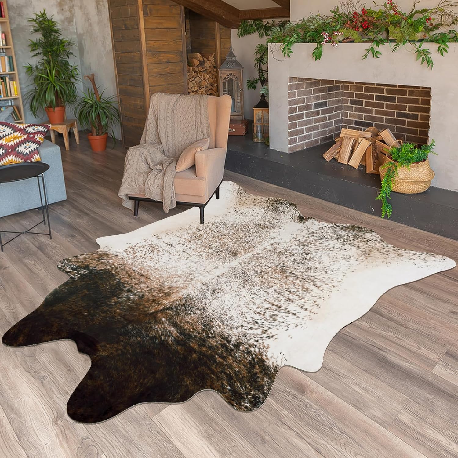 Rtizon Alfombra de piel de vaca sintética para sala de estar, 5.2 x 6.2 pies, marrón y blanco, alfombra de piel con estampado de vaca para