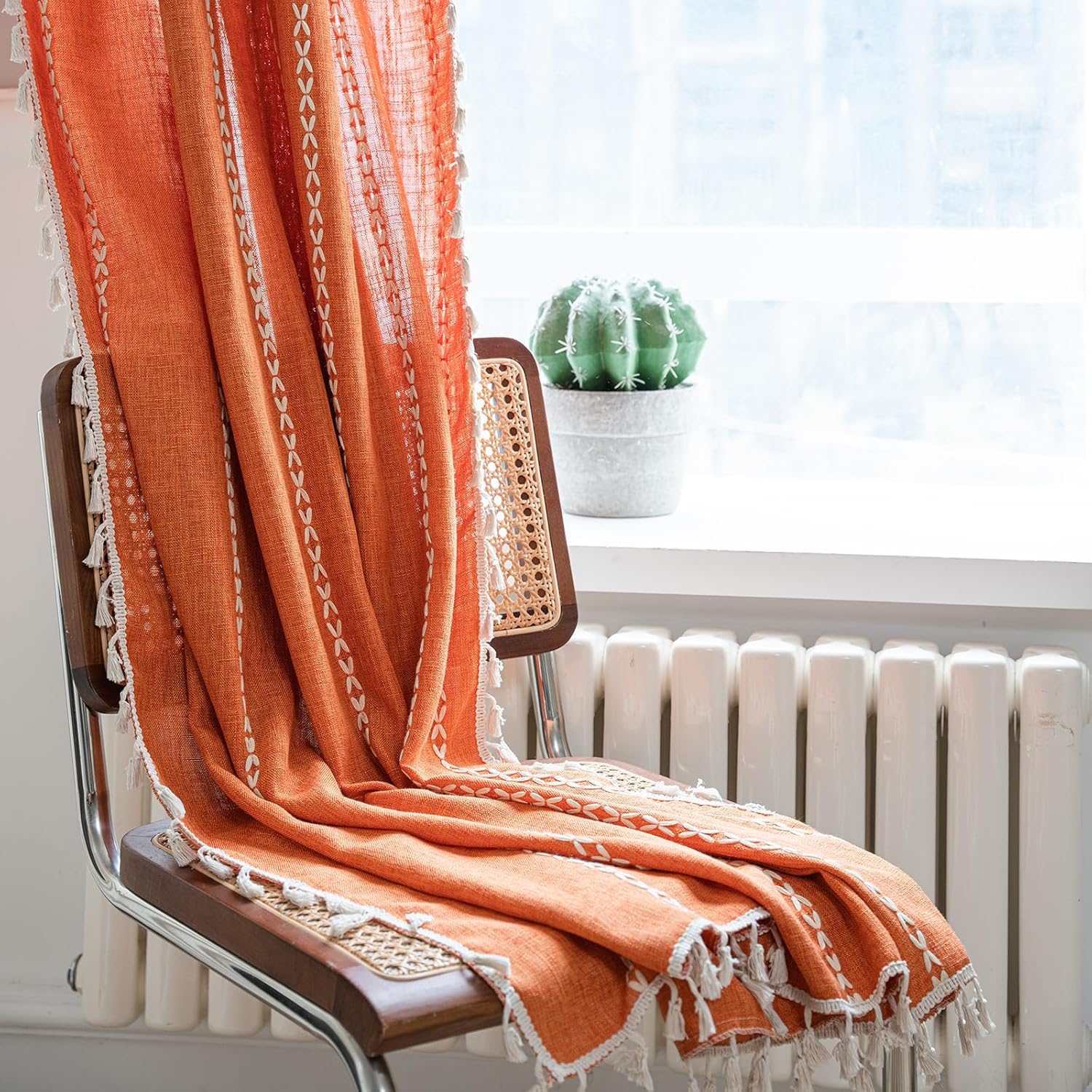 2 paneles de cortinas bohemias bordadas de lino de 63 pulgadas de largo para sala de estar, cortinas de granja filtrantes de luz naranja para
