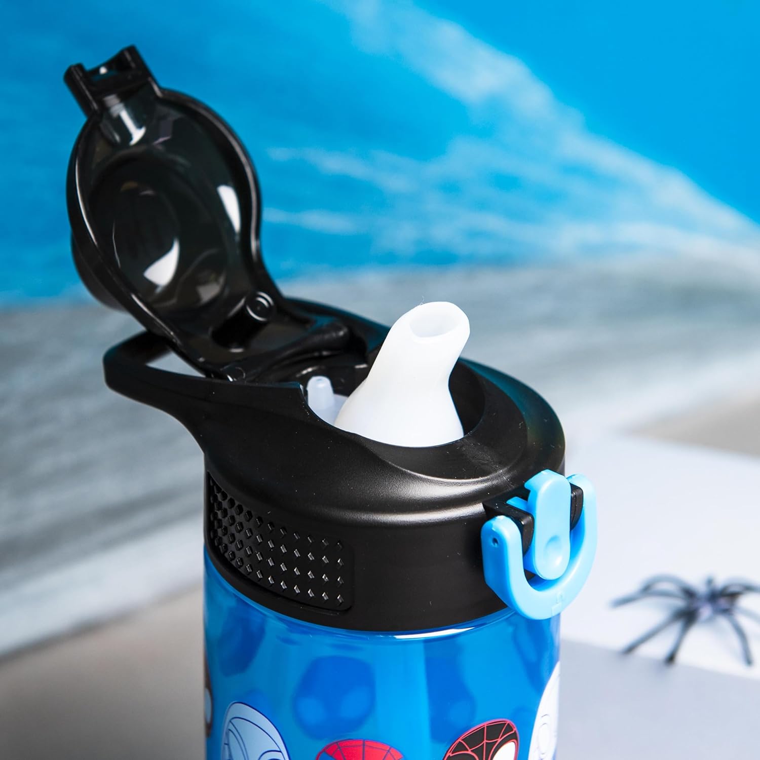 Zak Designs Sage Spider-Man Marvel Botella de agua para niños, escuela o viajes, plástico duradero, 16onzas, con popote, asa, tapa, boquilla