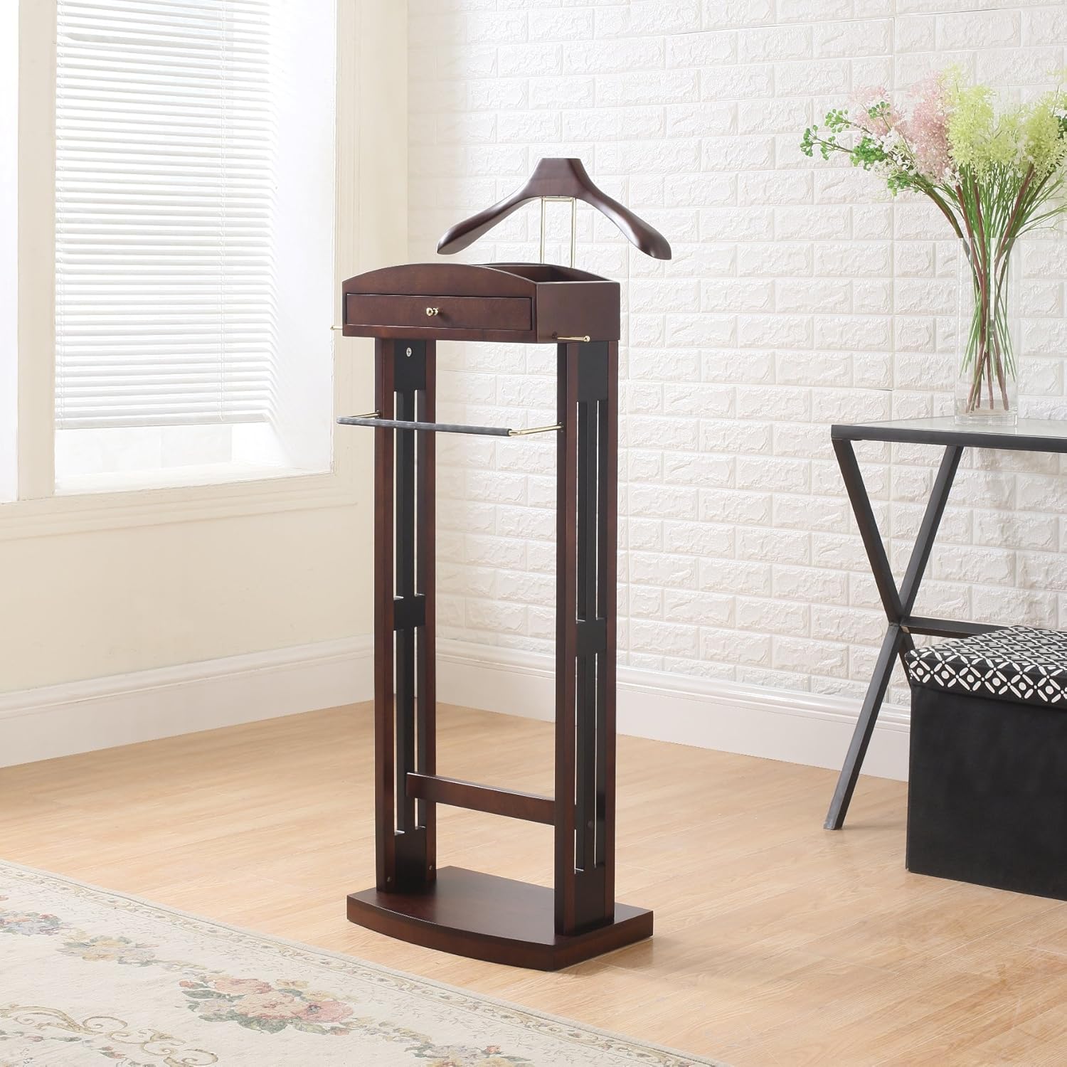 Proman Products Milan VL16226 – Soporte de valet con cajón, bandeja superior, colgador de contorno, barra de pantalones, ganchos para cinturón y