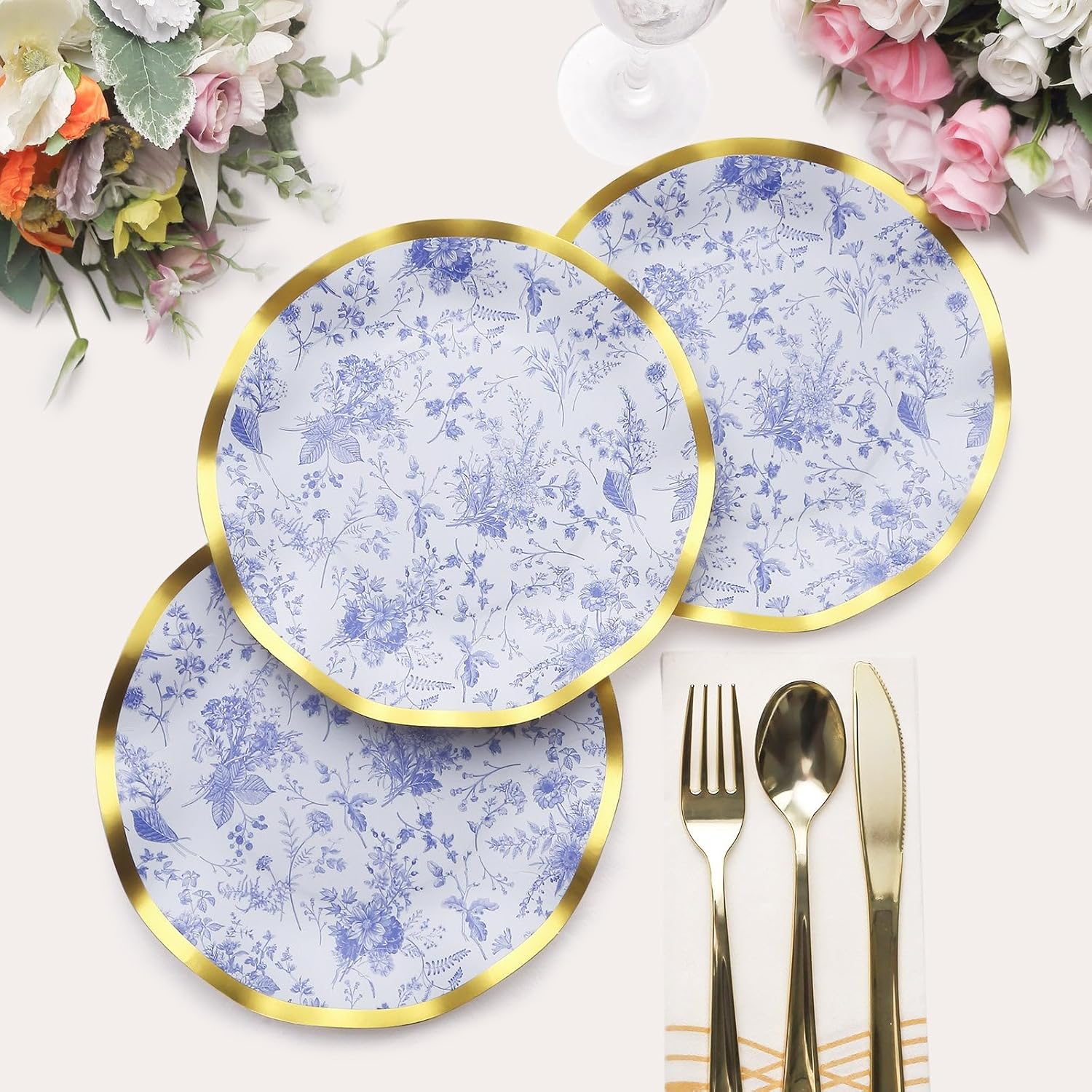 Efavormart – Paquete de 25 platos de postre de papel chinoiserie blanco y azul de 8 pulgadas con borde ondulado dorado, platos desechables redondos