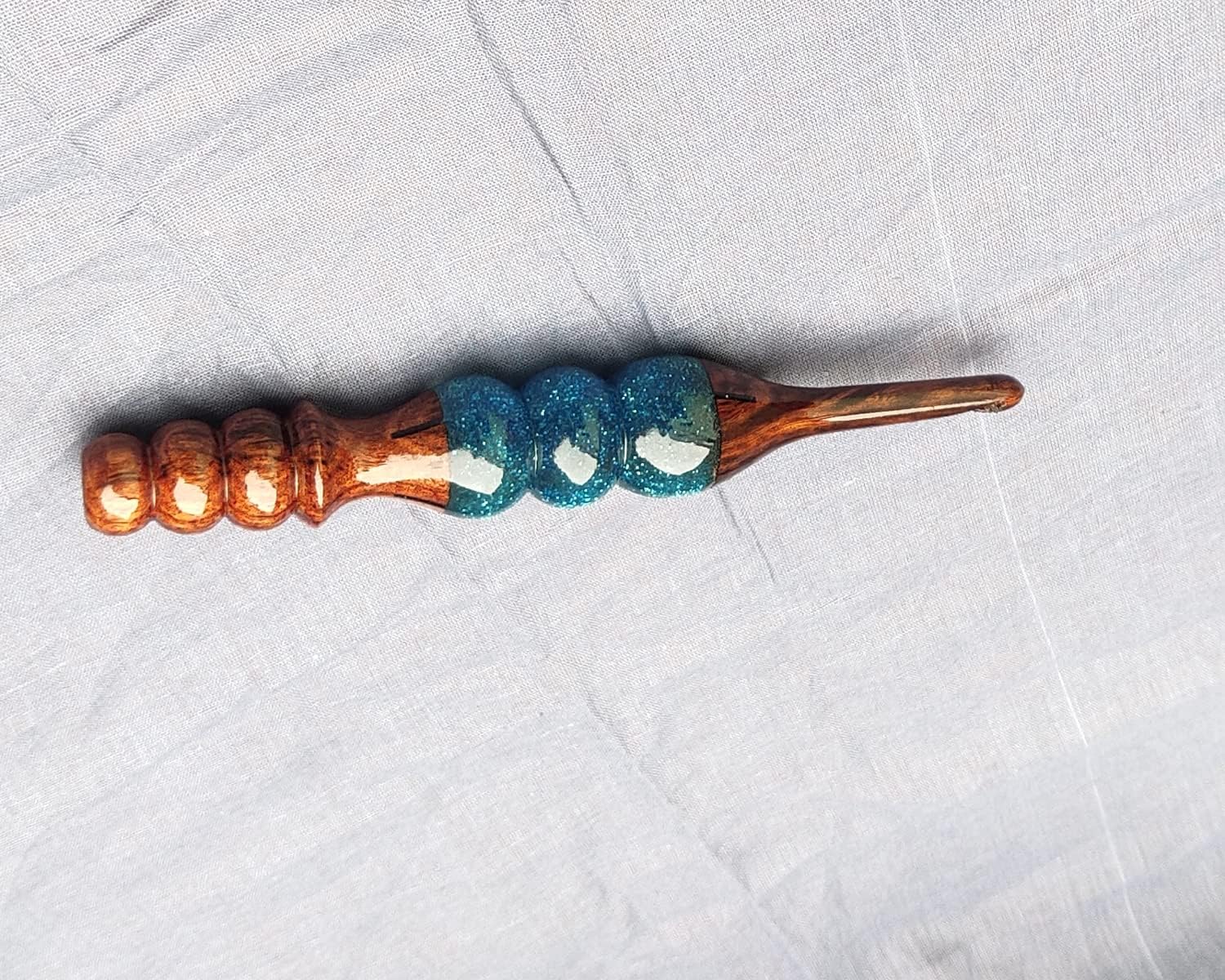 Merit wooden craft Ganchos de ganchillo hechos a mano de resina epoxi y mezcla de madera, agujas ergonómicas de mango suave, tejido de punto, hilo