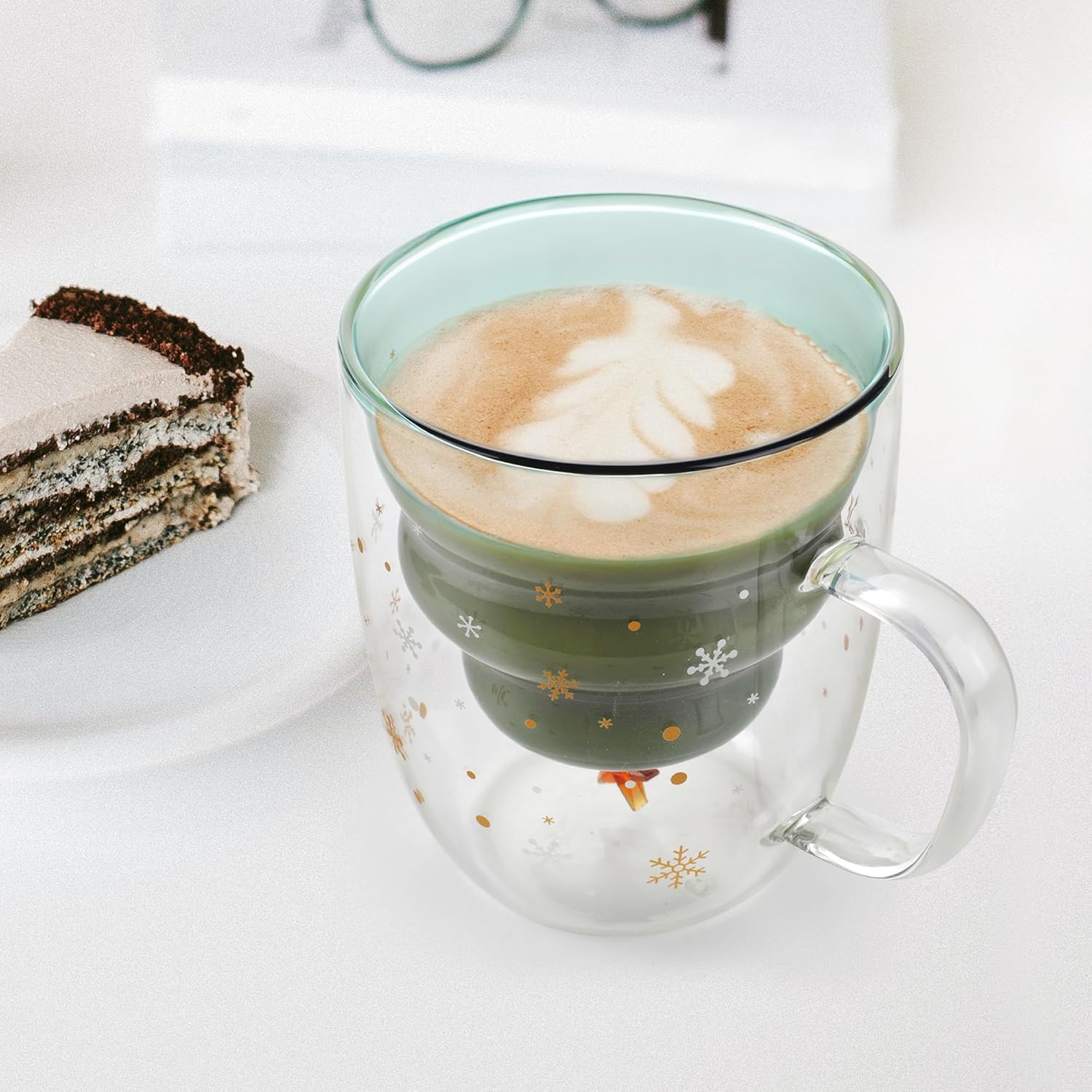 LIBWYS Paquete de 2 tazas de café de Navidad, tazas de vidrio de borosilicato de doble pared con tapa de copo de nieve, juego de tazas lindas para