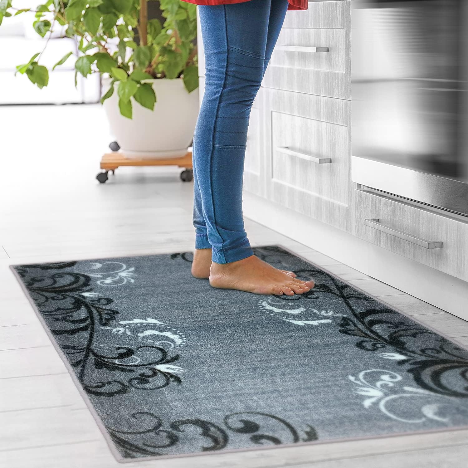 House, Home and More Alfombra antideslizante para interiores  Pergamino elegante  Gris plateado  2 pies x 3 pies