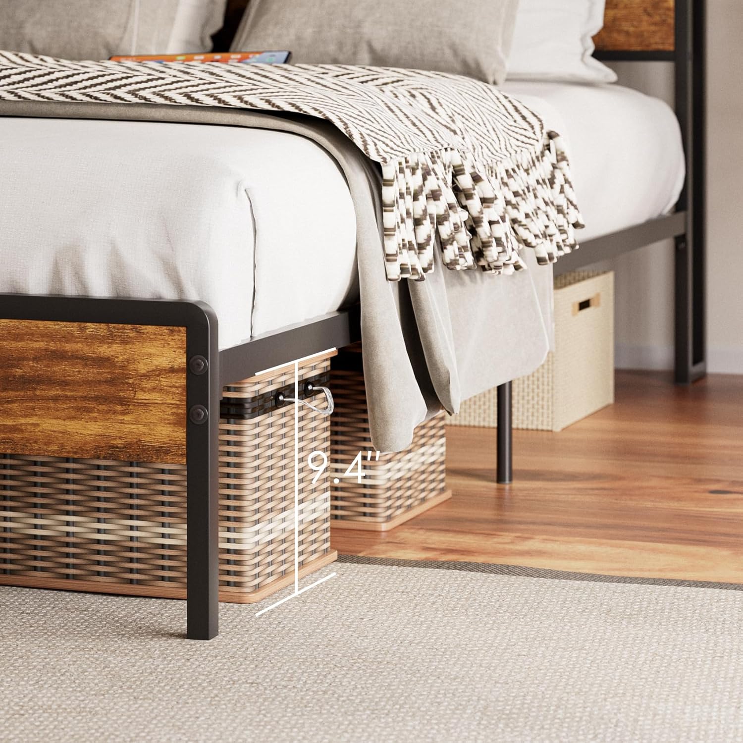 Aobafuir Base de cama Queen con cabecera de almacenamiento, marco de cama tamaño Queen con estación de carga, cama de plataforma con luces LED,