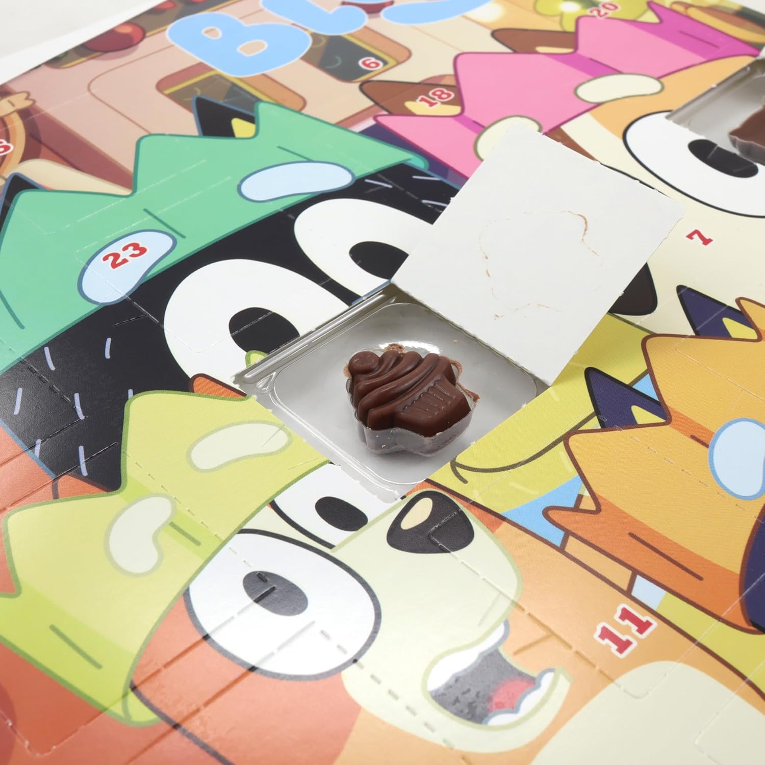 Bluey – Calendario de Adviento con cuenta regresiva para Navidad 2023, 24 días con chocolate, 1.76 onzas