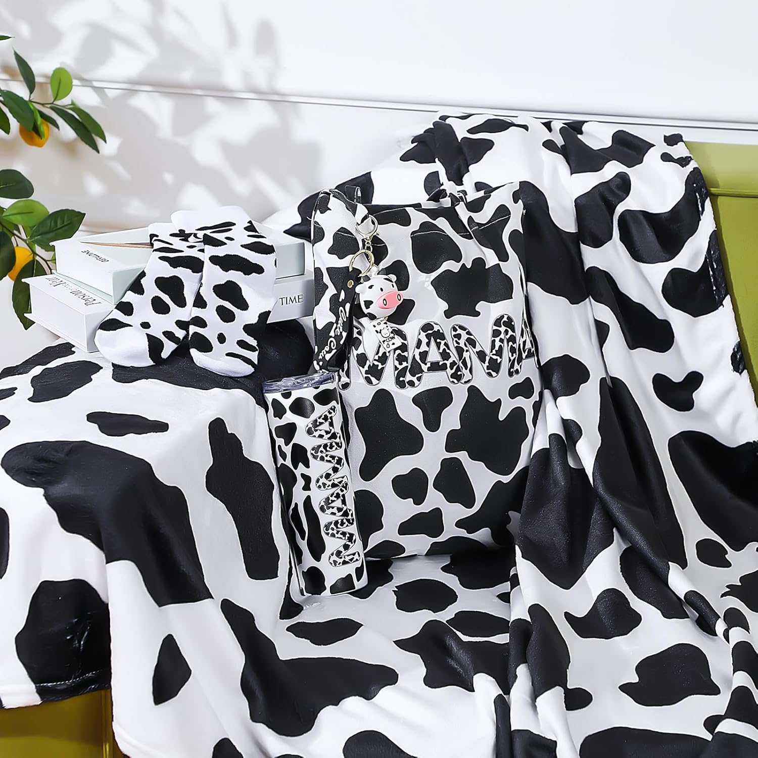 Juego de 5 regalos de vaca para mujeres y madres, incluyendo vaso de acero inoxidable con patrón de vaca de 20 onzas con tapa, pajita, bolsa de mano
