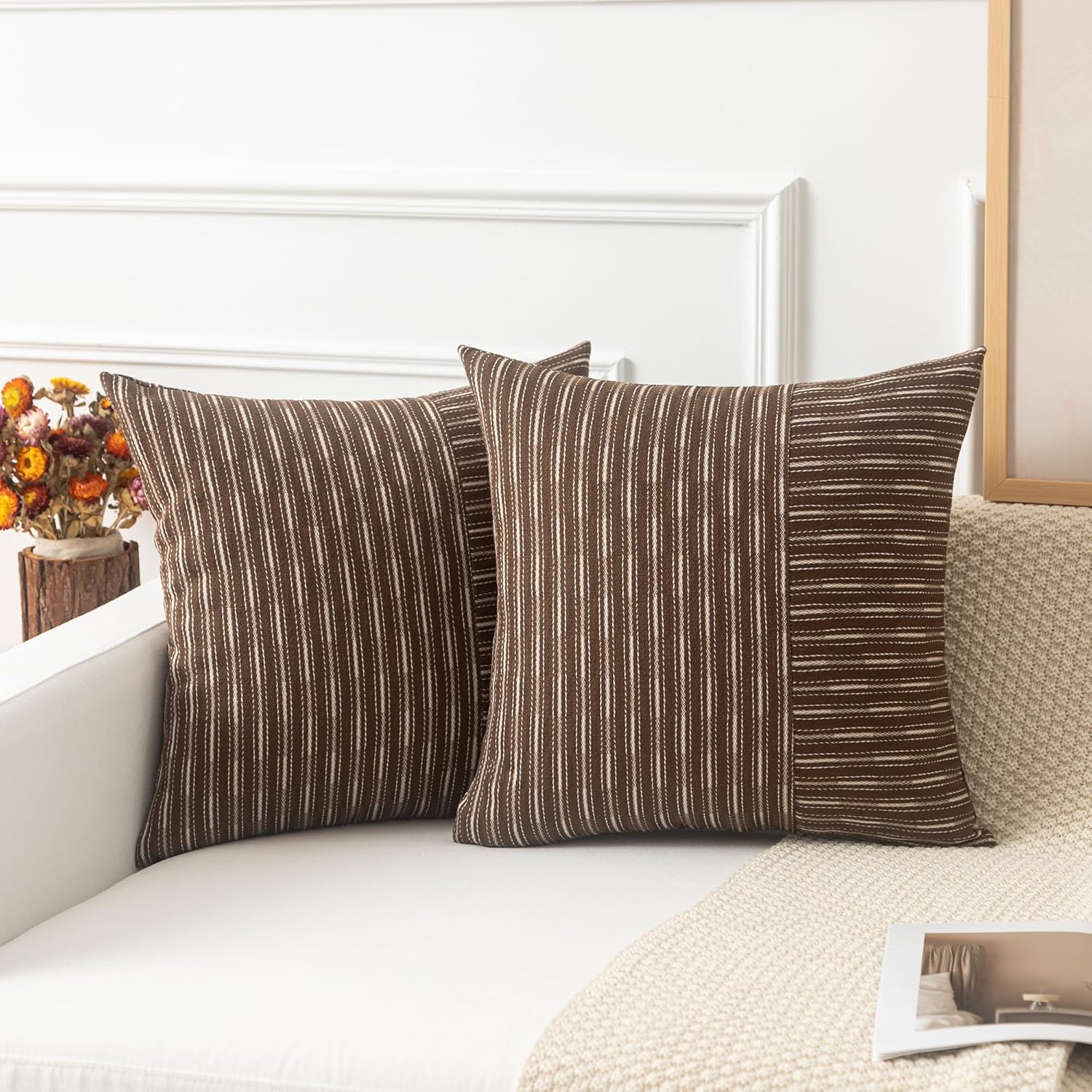 Kevin Textile – Juego de 2 fundas de cojín decorativas de lino a rayas marrón y beige de 20 x 20 pulgadas, fundas de cojín cuadradas modernas para