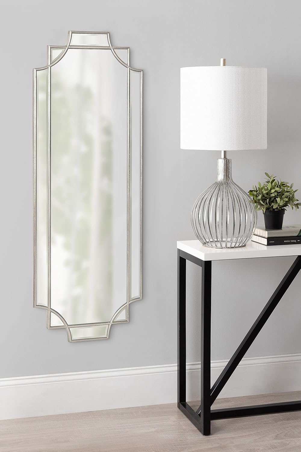 Kate and Laurel – Espejo elegante de pared Minuette Glam con un encanto bohemio para decoración tradicional del hogar (16 x 42 pulgadas, color