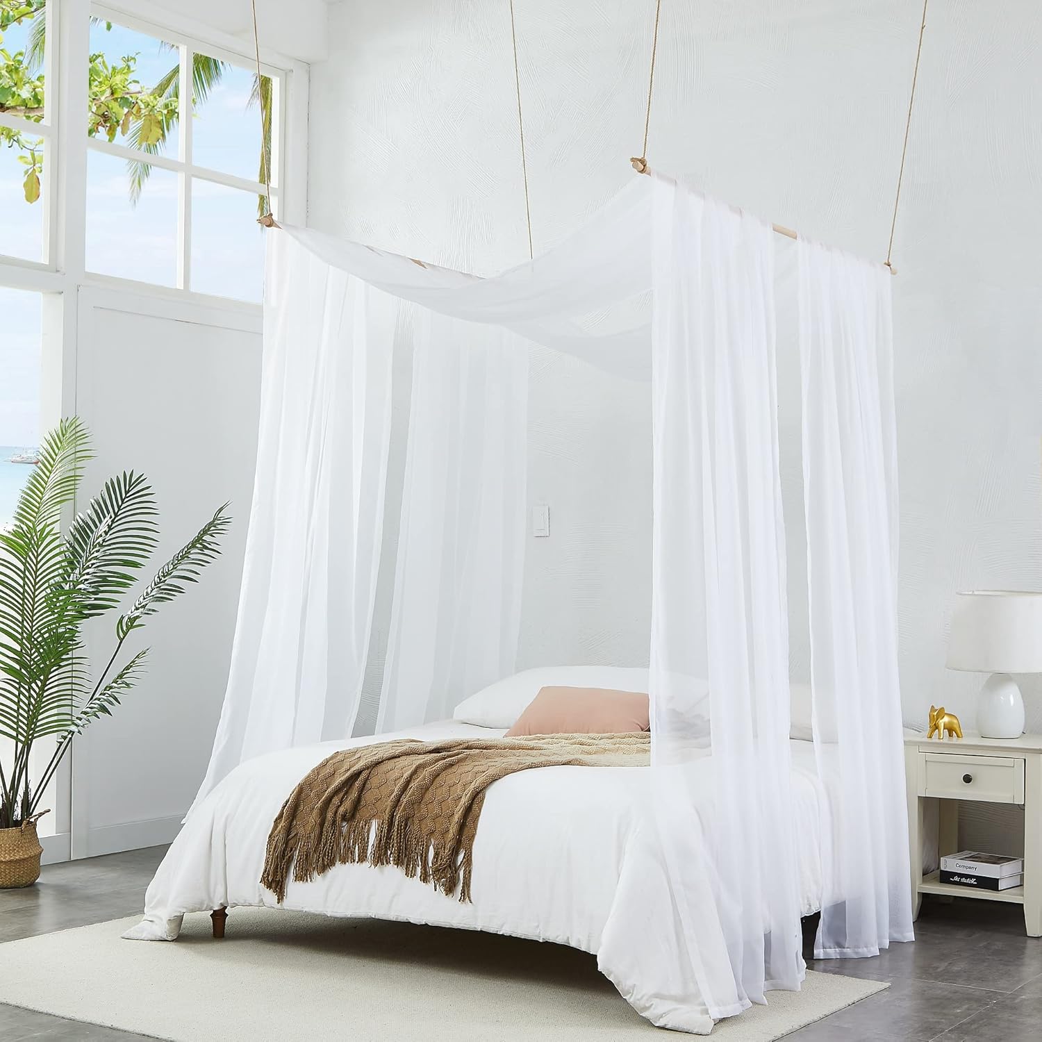 Warm Home Designs Cortinas blancas con dosel de cama de 55 x 288 pulgadas. Nuestras cortinas de cama con dosel King funcionan muy bien como toldo