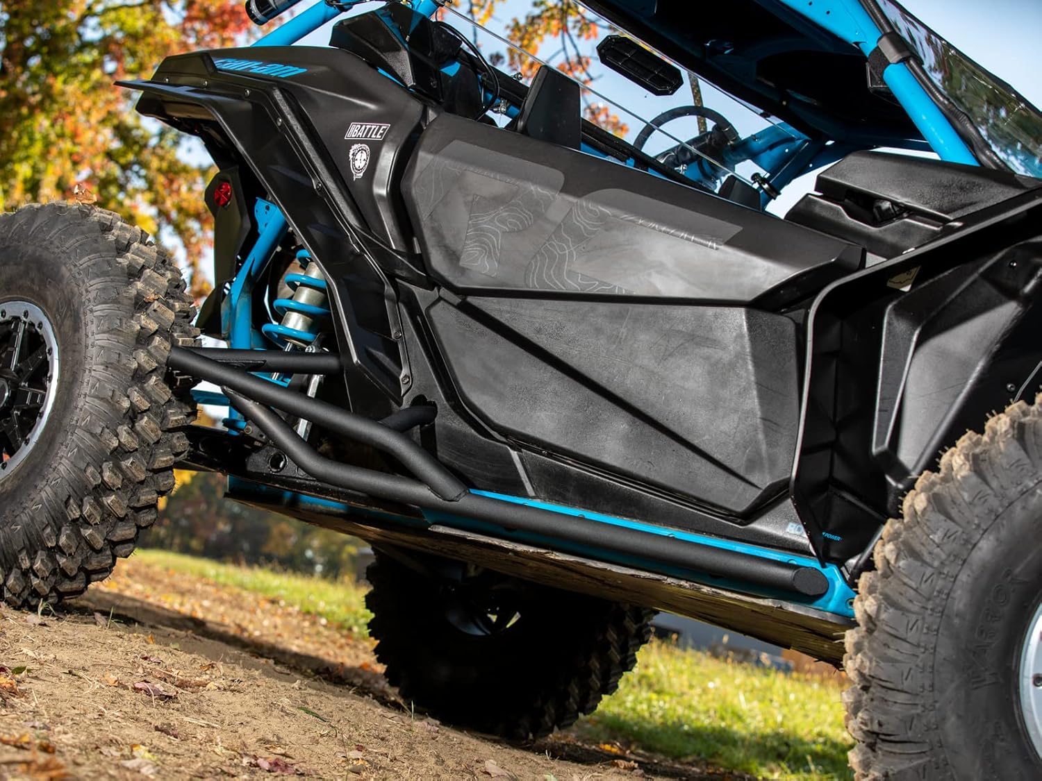 SuperATV Nerf BarsRock Sliders para Can-Am Maverick X3 (modelos de 72 pulgadas)  Tubo de acero de 1.75 pulgadas de diámetro  Montaje atornillado