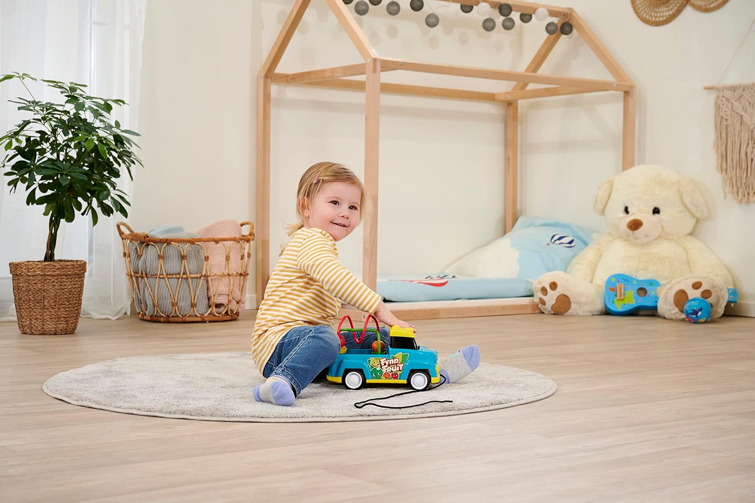 Dickie Toys ABC – Toy Car Fynn Fruit (25 cm) – Pull Toy with Motor Skills Bow, Horn and Cord, Baby Toy from 1 Year (12 Months)