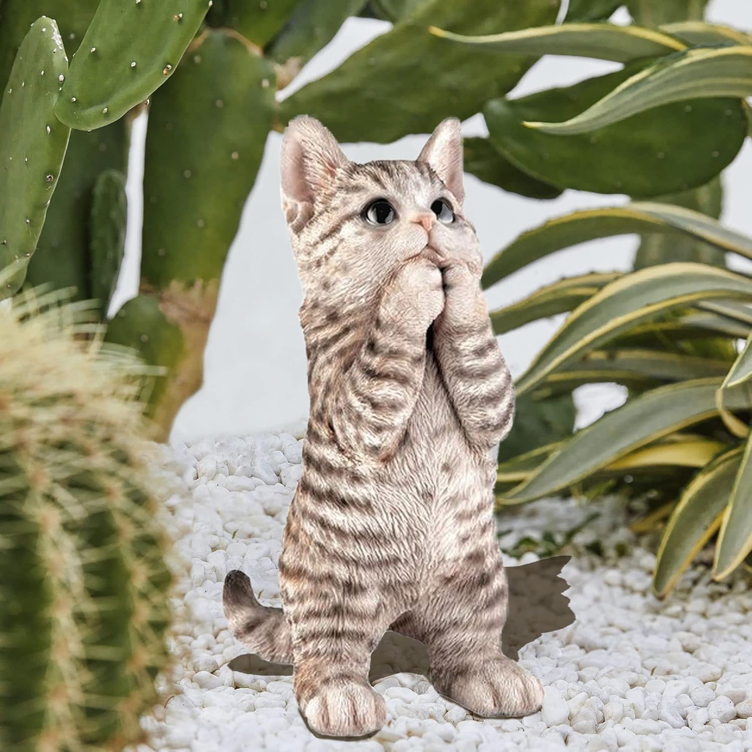 Gojoamoy Figura de jardín de gato rezando, decoración al aire libre, bonita estatua decorativa de gatito para patio y césped, adornos de cama de