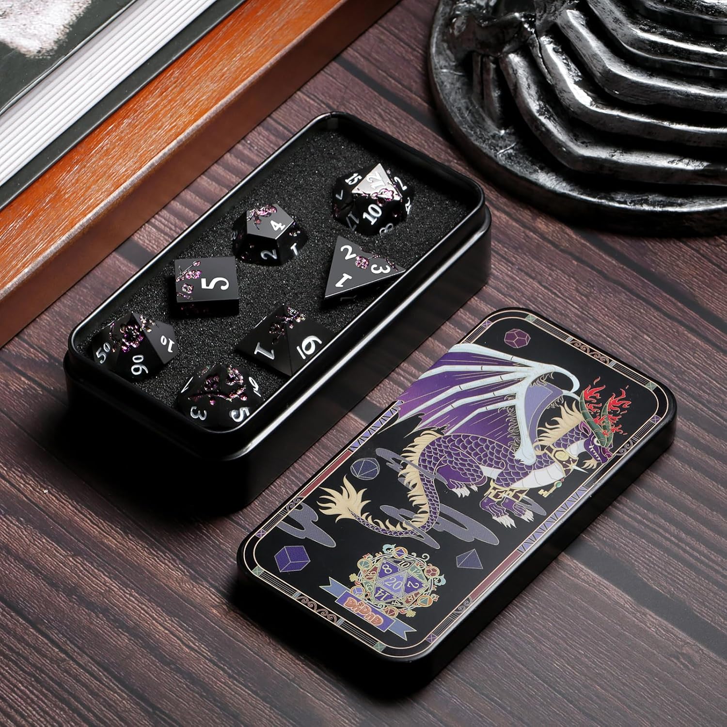 DNDND – Dados de metal morado con purpurina, 7 piezas de dados DND metálicos con diseño de flores y caja de regalo para juego de mesa de Calabozos y