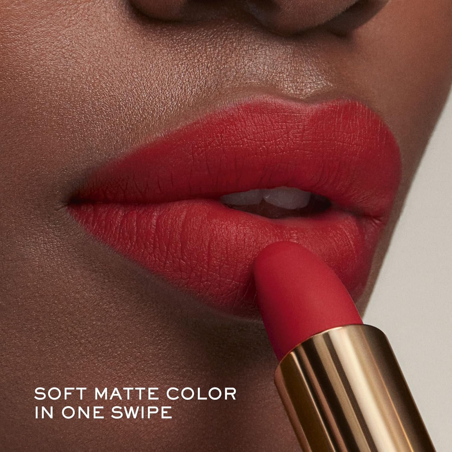 Lancôme L’Absolu Rouge Intimatte Lápiz labial mate hidratante  Fórmula ligera y construida con un acabado mate suave  Comodidad de hasta 12 horas