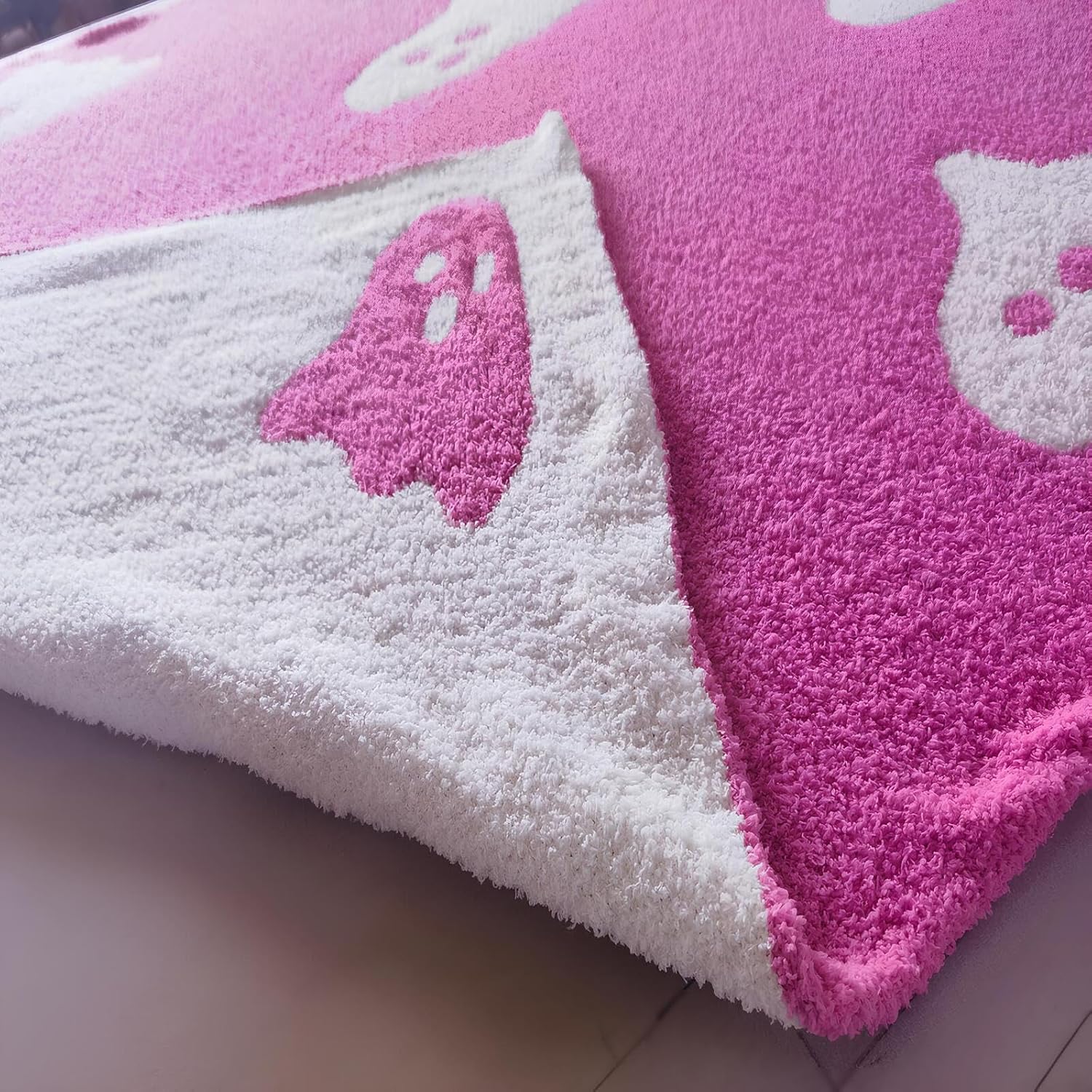 Bonita manta de fantasma rosa de Halloween súper afelpada y suave, manta de Halloween rosa para sofá, cama, manta de fantasma reversible de franela