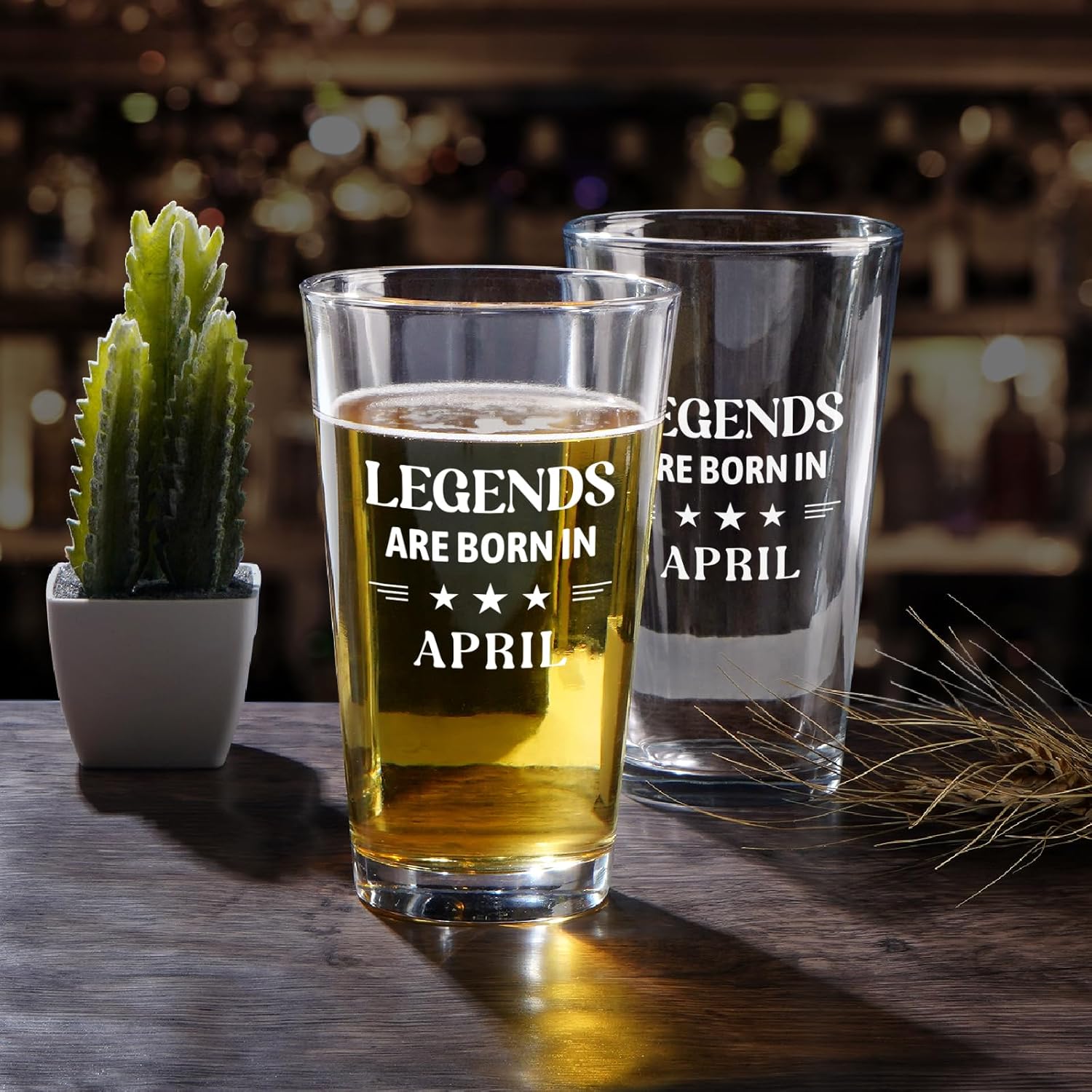 Futtumy Regalos de cumpleaños para hombres, vaso de cerveza con leyendas nacen en abril, divertido regalo de cumpleaños de abril para hombres,