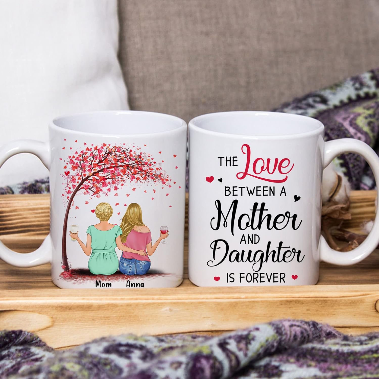 Taza de café personalizada con Avatares, nombres (madre e hija) con texto en inglés “Happy Mother’s Day The Love Between A Mother And Daughter Is
