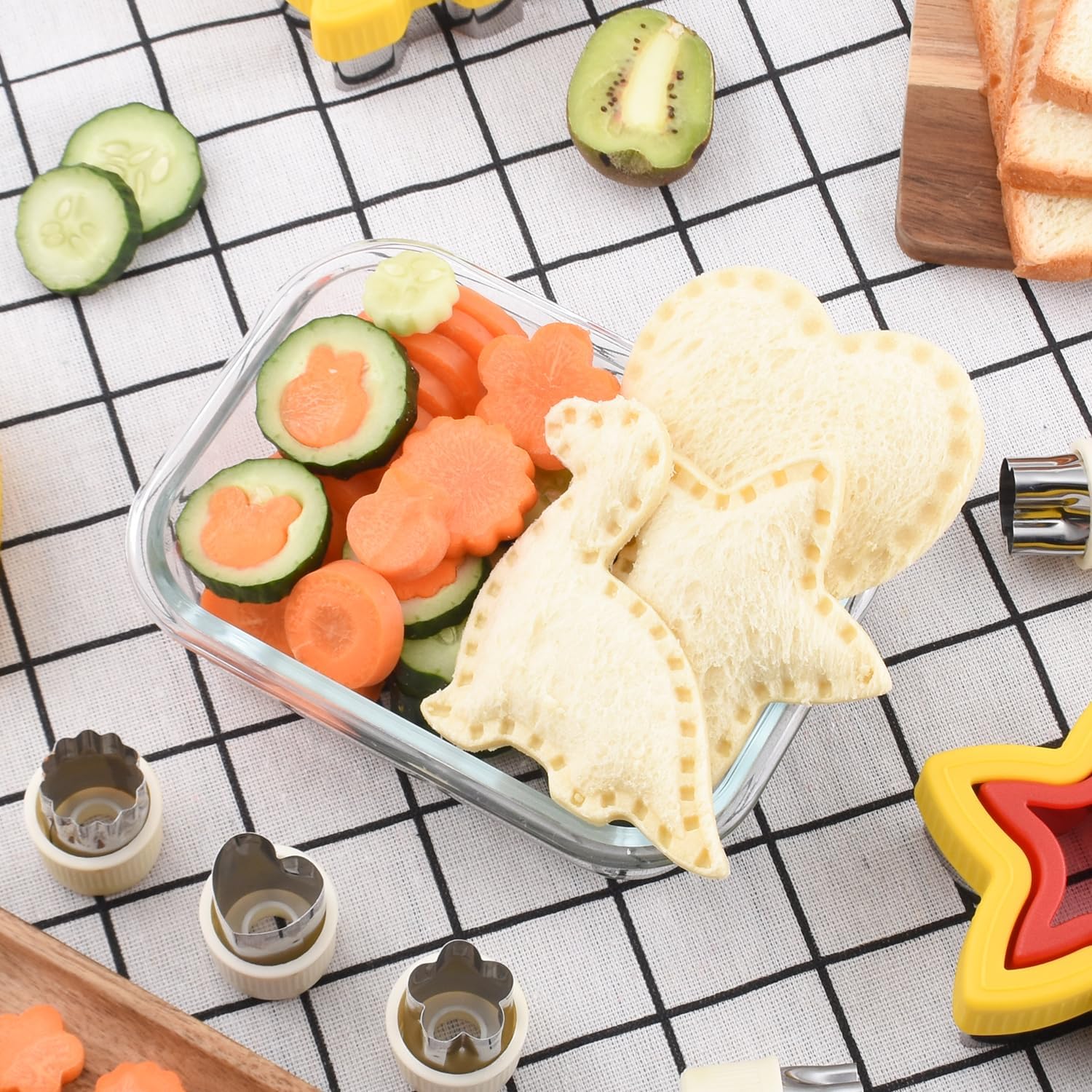 FASAKA Juego de 25 cortadores de sándwich, máquina para hacer panqueques grandes con forma de corazón, cuadrado, círculo, dinosaurio, divertido y